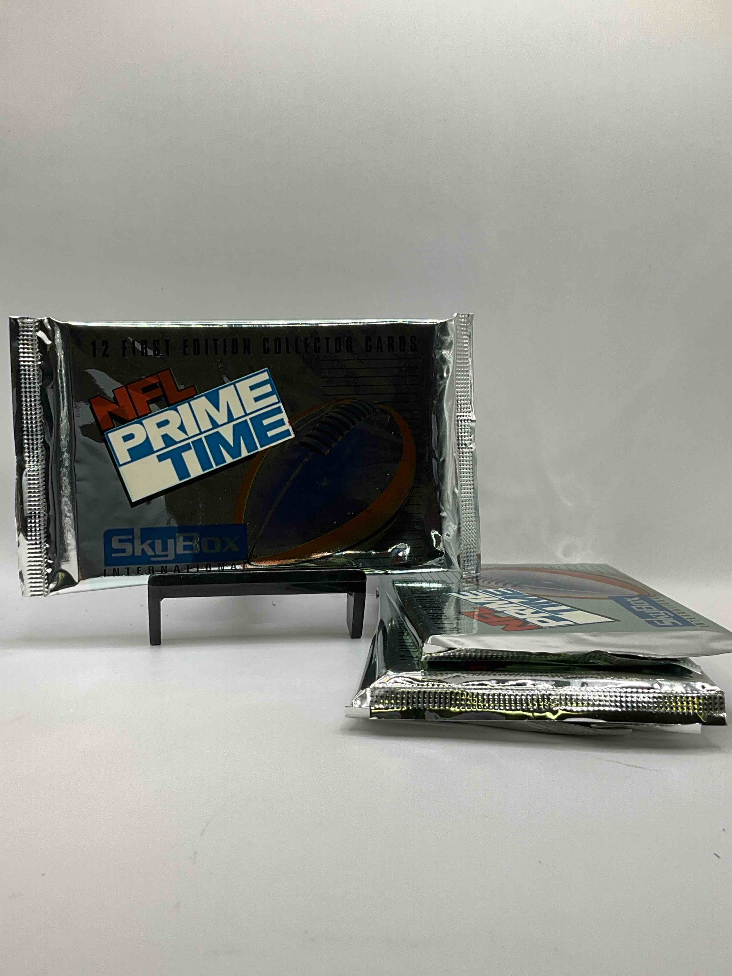 NFL Primetime Skybox Unopened Packs! 1992 Skybox Football Packs! 12 Cards Per Pack, Search For Emmitt Smith, Barry Sanders, Bo Jackson, Troy Aikman, Jerry Rice & More!