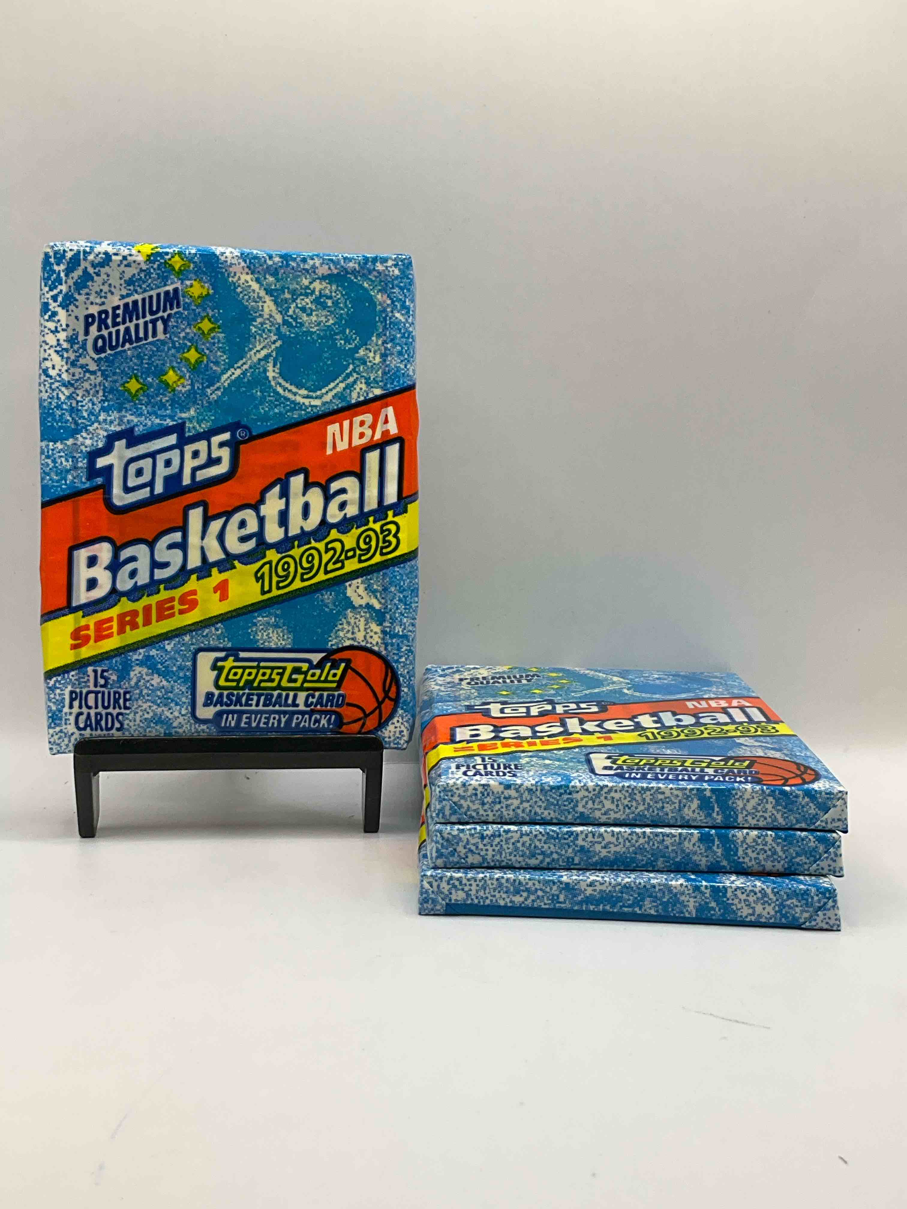 Topps Basketball Gold! Shaq Rookie Year! Possible Michael Jordan! 1992-93 Topps Basketball Packs, Straight From Box! Each Pack Has A Topps Gold Basketball Card, Which Can Be Super Valuable! Search For Shaquille O’Neal Rookie Card, Michael Jordan Cards, Alonzo Mourning Rookie Cards, Jordan 50 Point Club Card & More! Insane Basketball Bonanza!