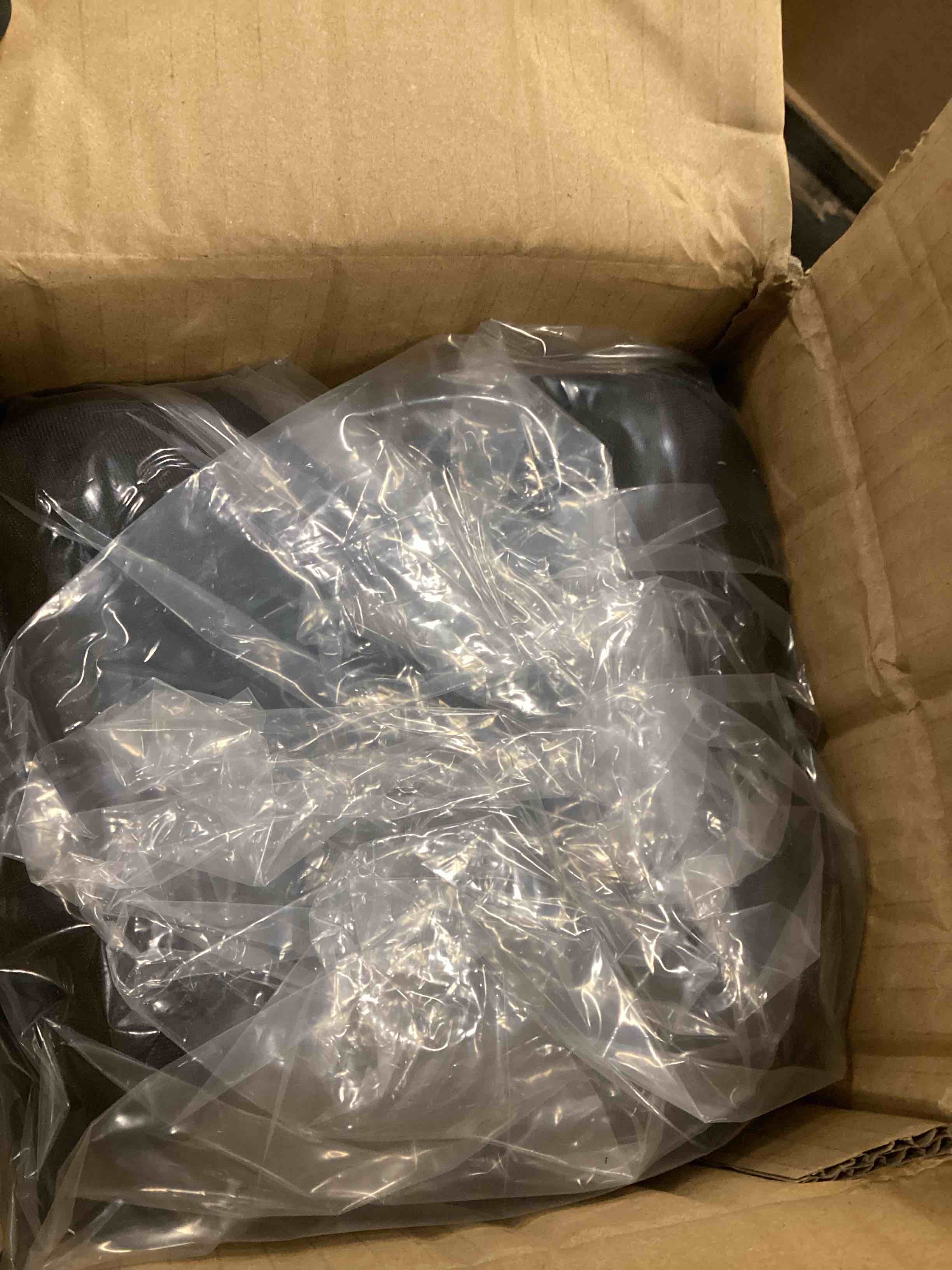 https://s3.amazonaws.com/lotting-images-prod/bidfta/BRN2245032_1738693240640.jpeg