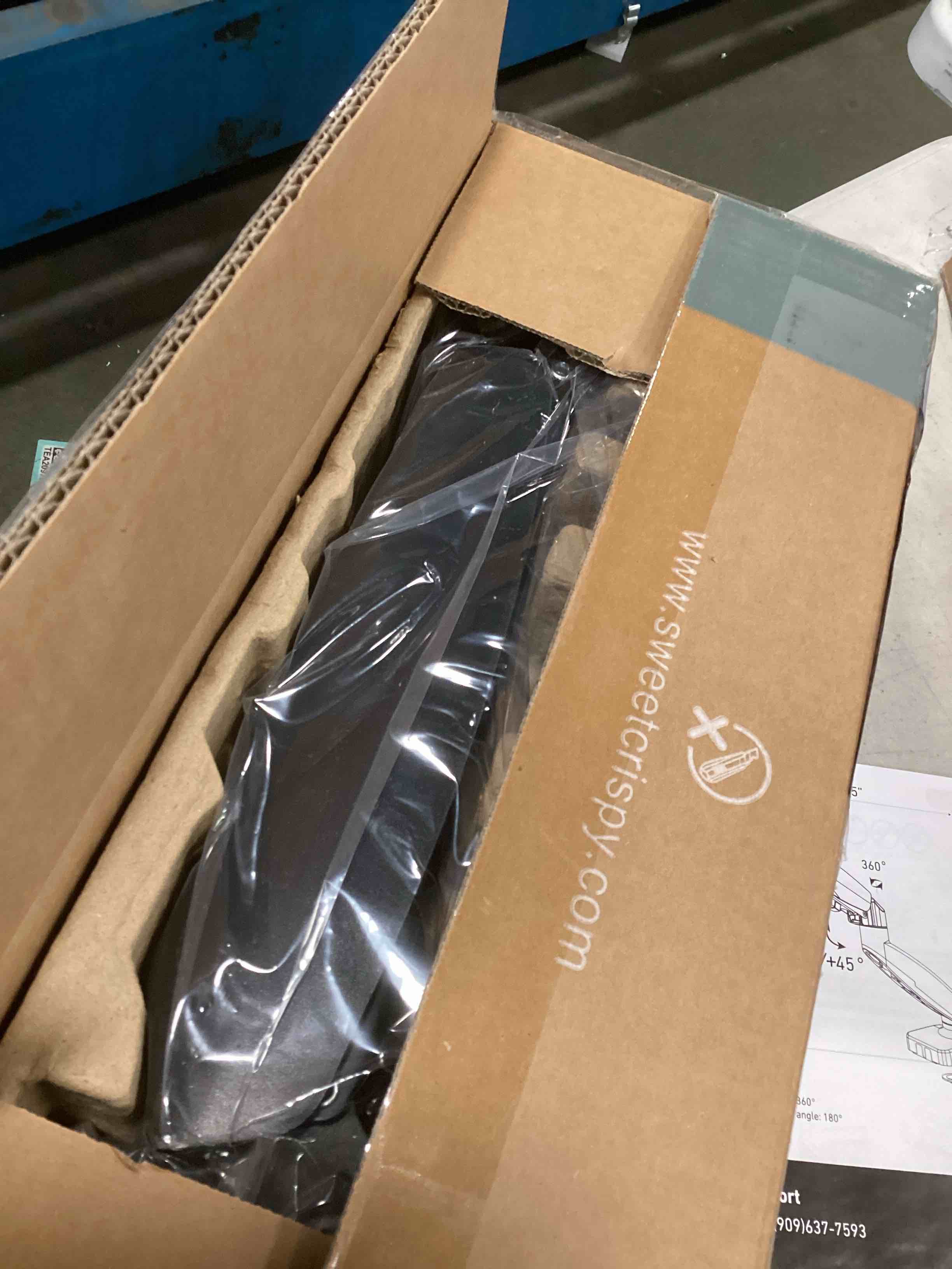 https://s3.amazonaws.com/lotting-images-prod/bidfta/BRN2247206_1739799606439.jpeg