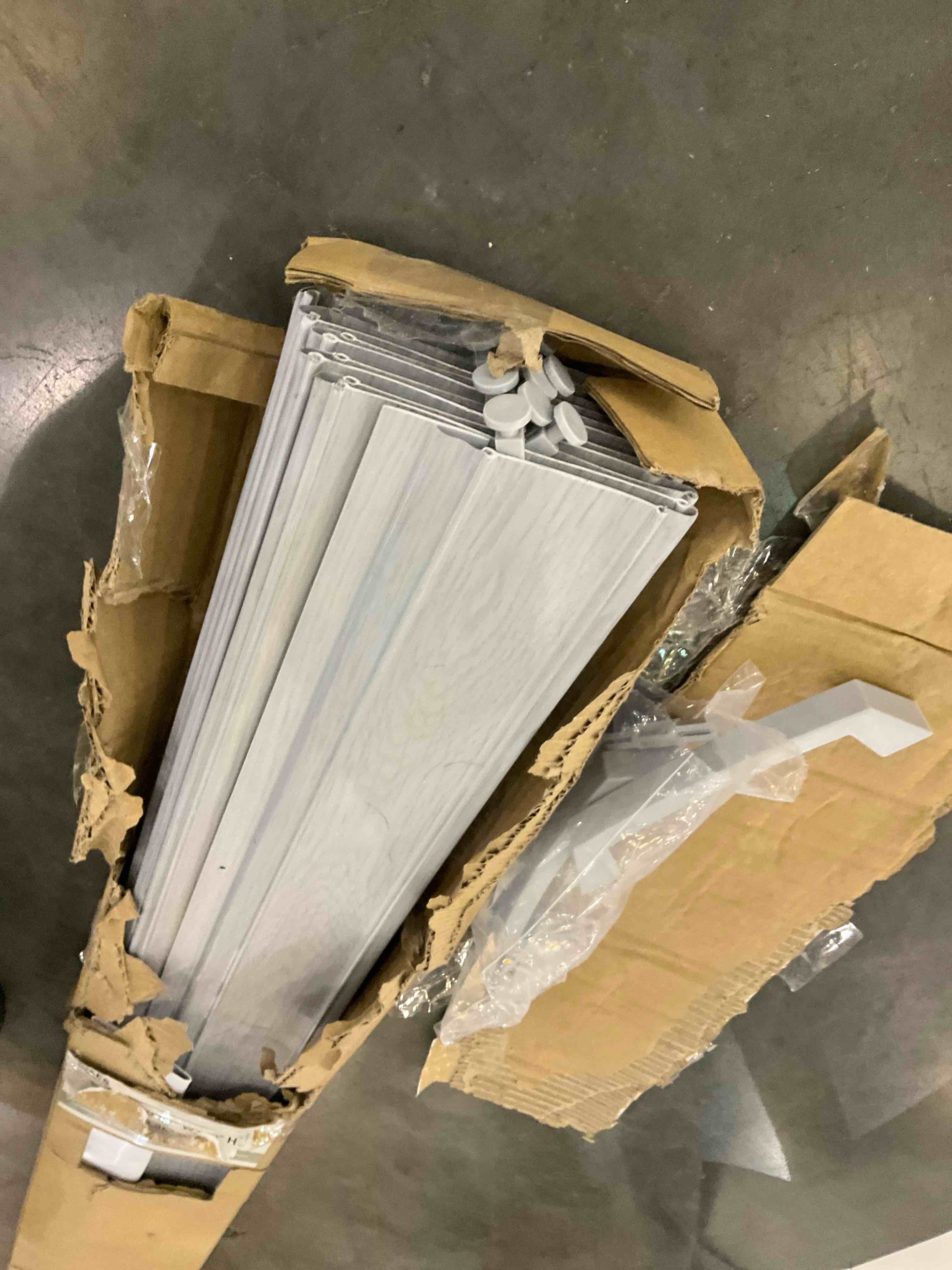 https://s3.amazonaws.com/lotting-images-prod/bidfta/BRN2251310_1740670978999.jpeg