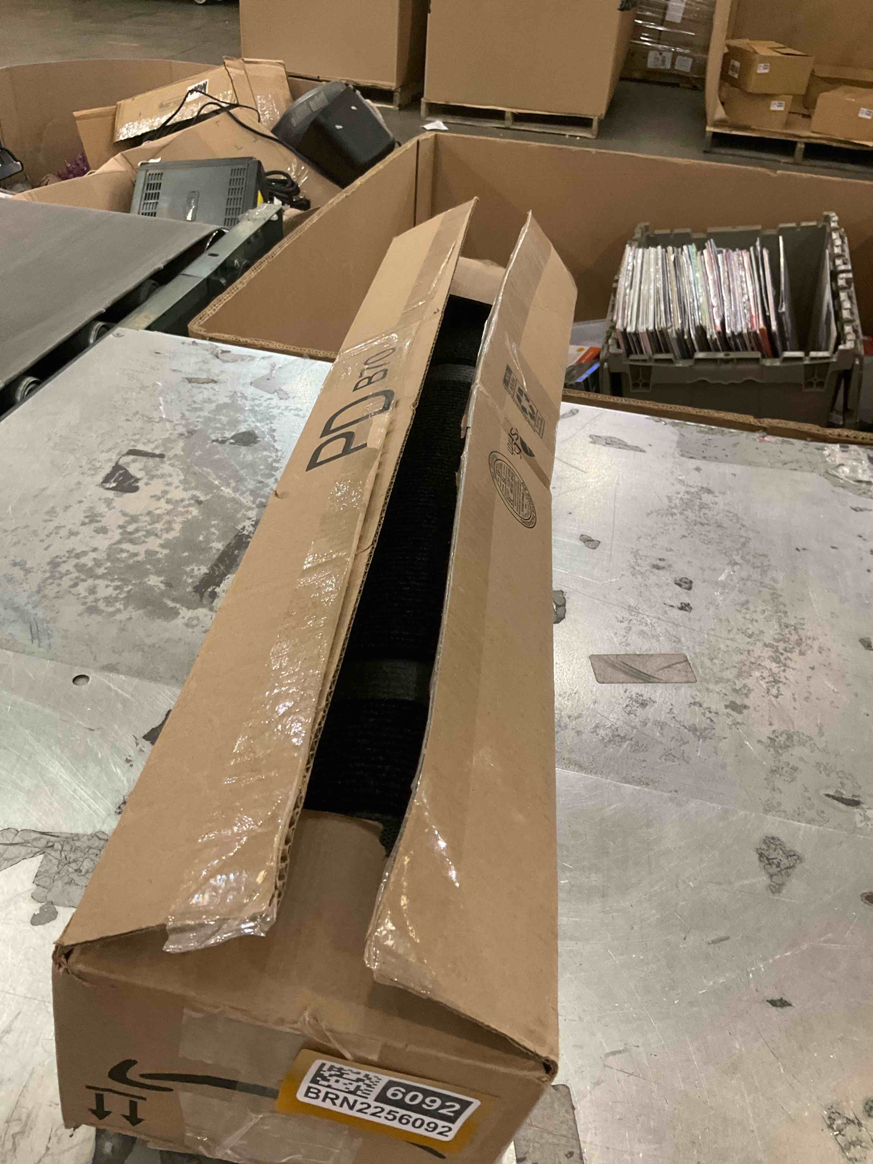 https://s3.amazonaws.com/lotting-images-prod/bidfta/BRN2256092_1741018868862.jpeg