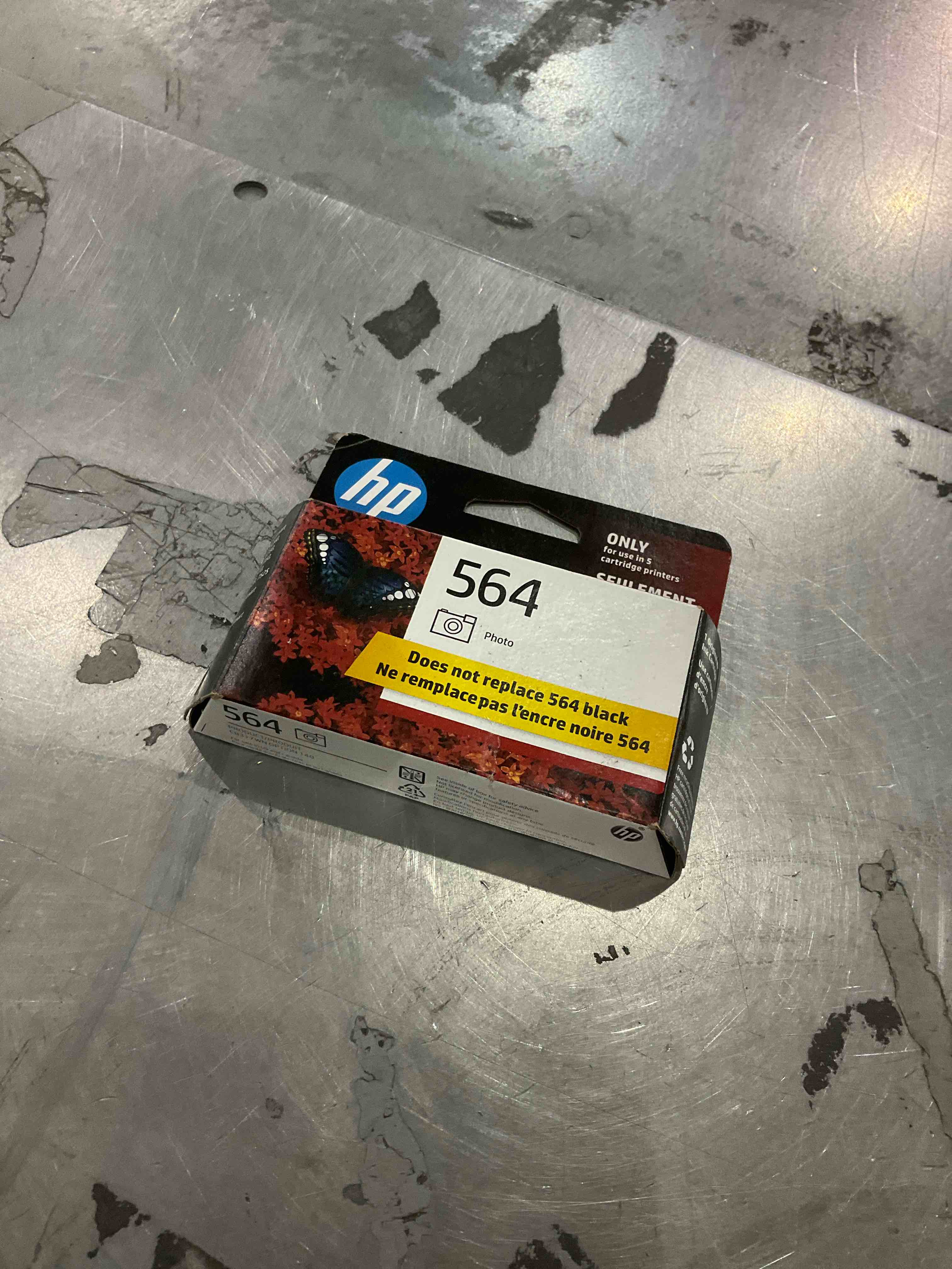 https://s3.amazonaws.com/lotting-images-prod/bidfta/BRN2256217_1741089197378.jpeg