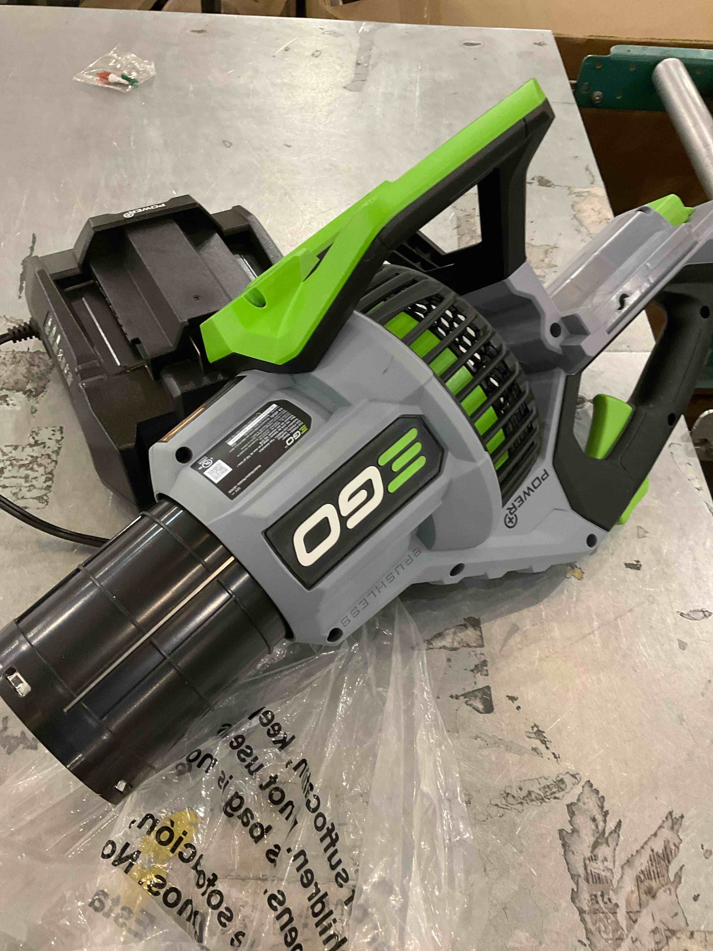  cordless, handheld leaf blower designed for outdoor use