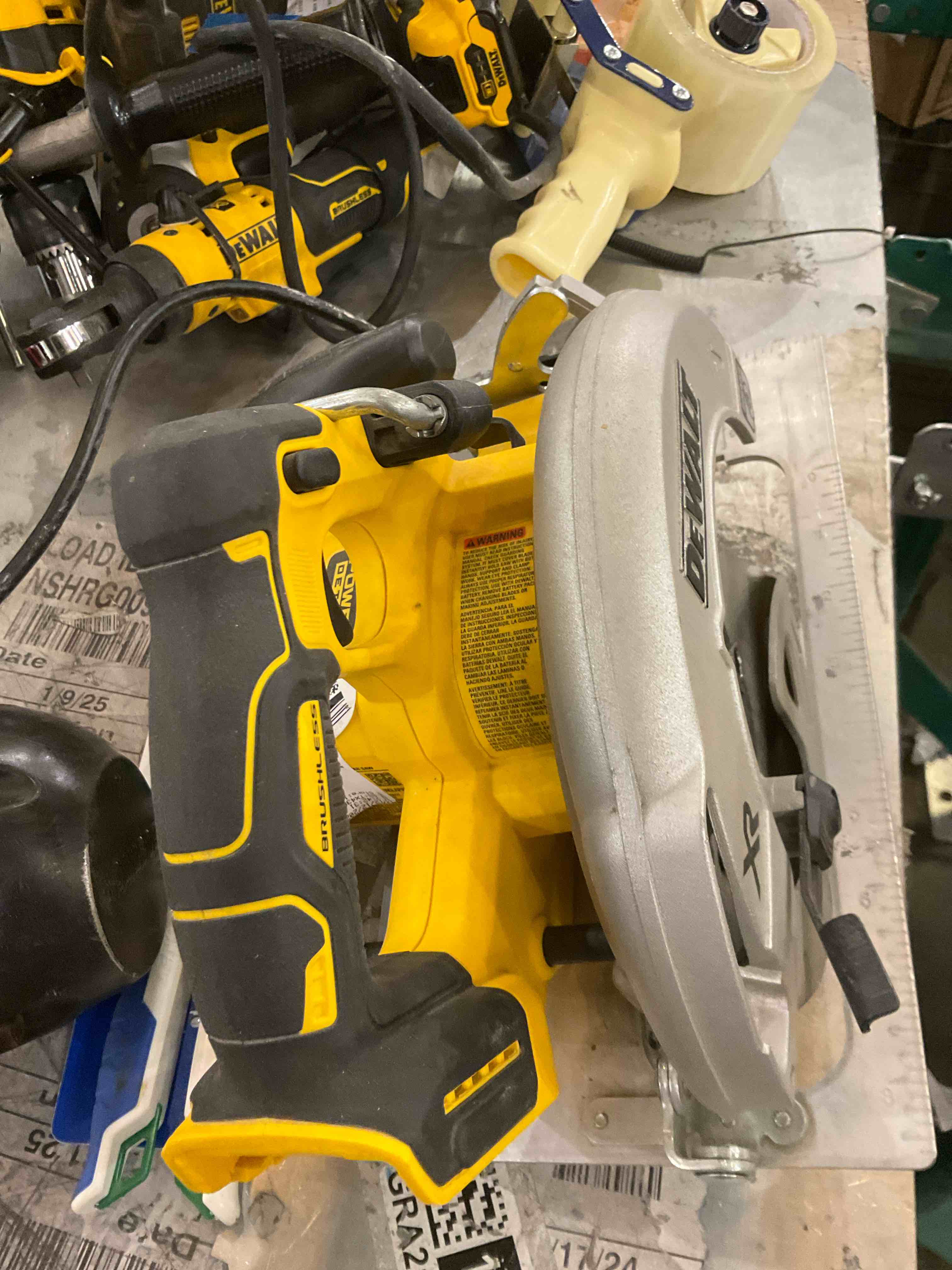 DEWALT 7-1/4-Inch Circular Saw, Lightweight, Corded (DWE575) (B007QUZ106)