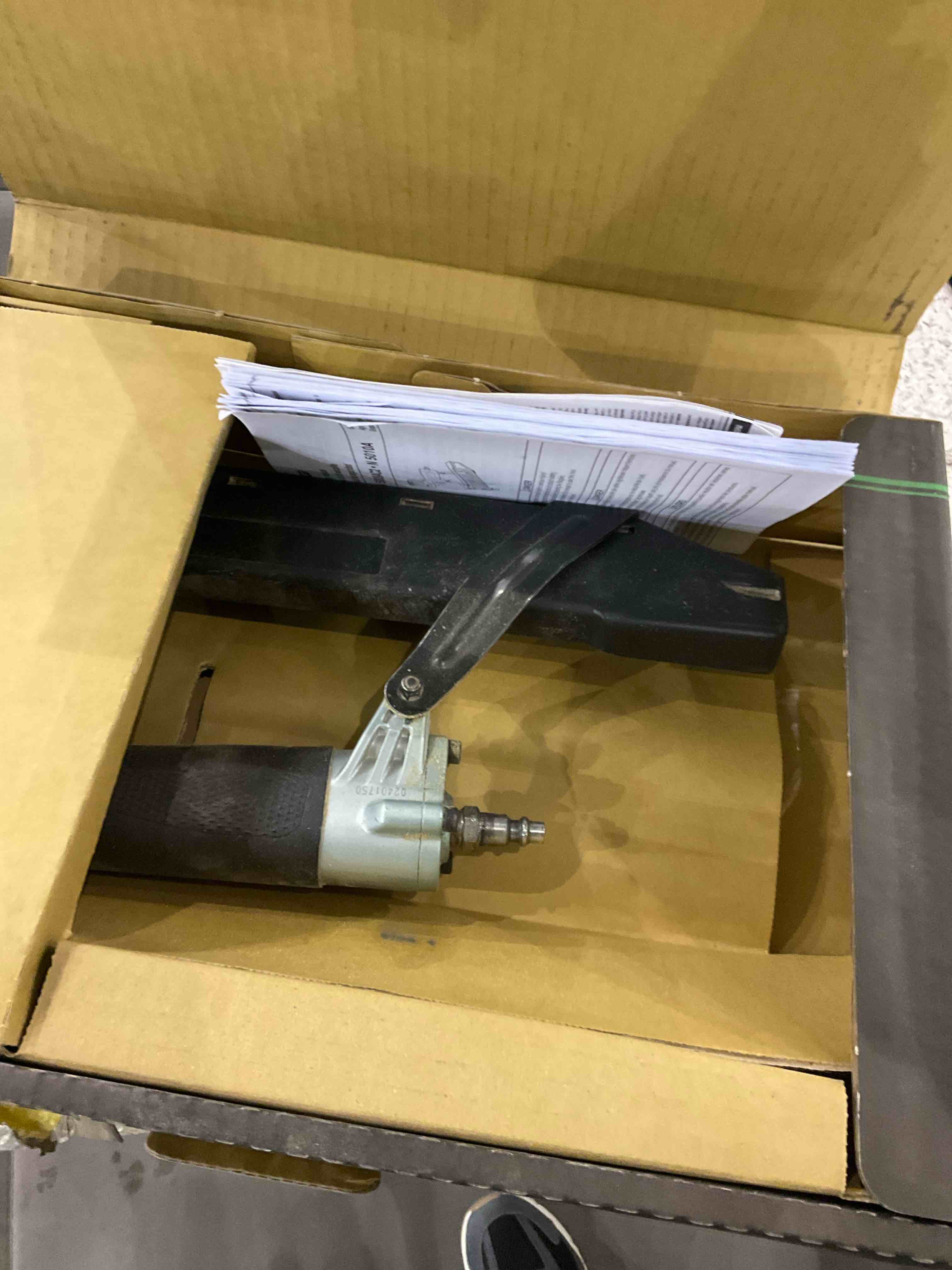 https://s3.amazonaws.com/lotting-images-prod/bidfta/BRN2259614_1741607169613.jpeg