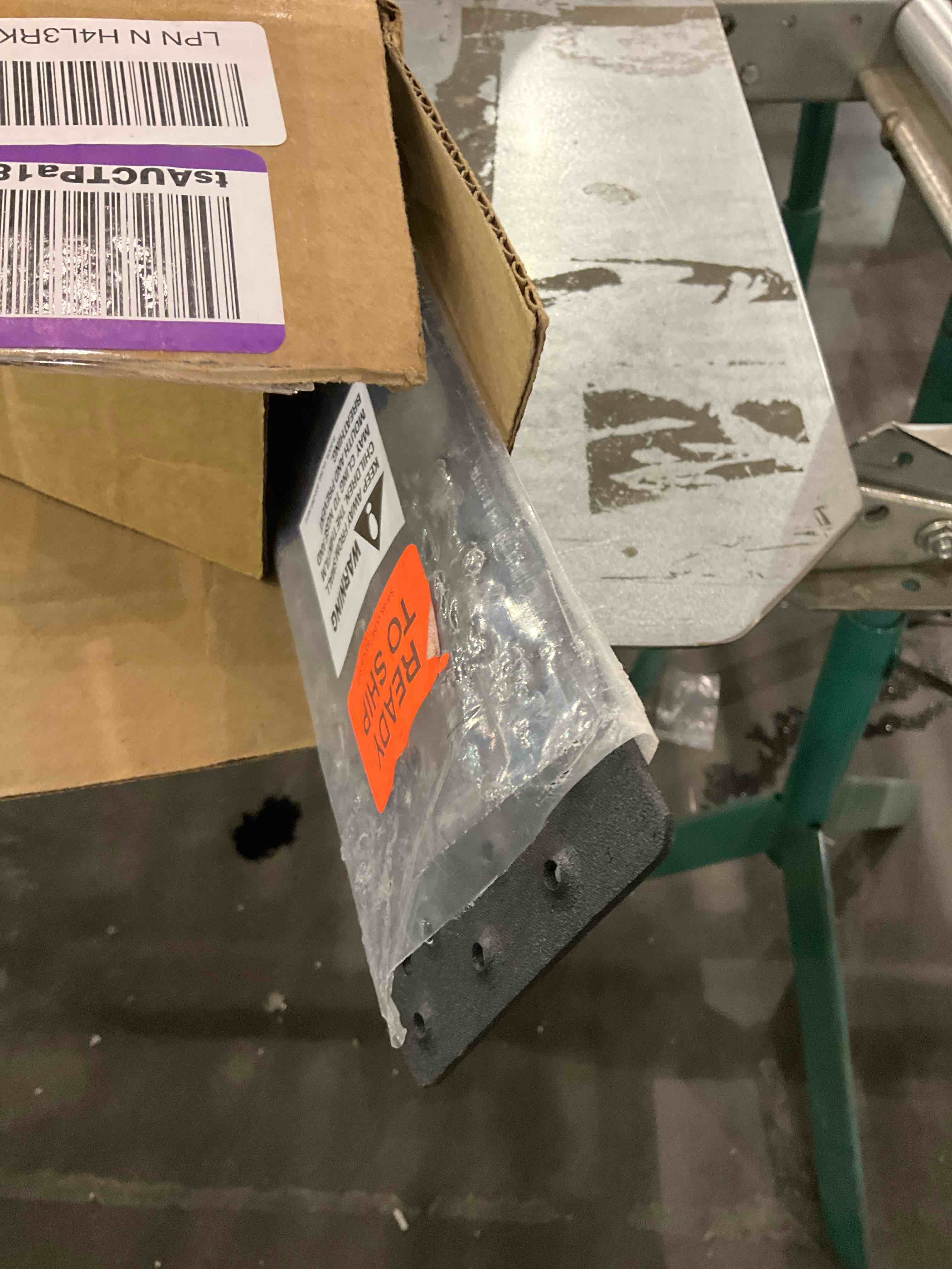 https://s3.amazonaws.com/lotting-images-prod/bidfta/BRN2267615_1742382907383.jpeg