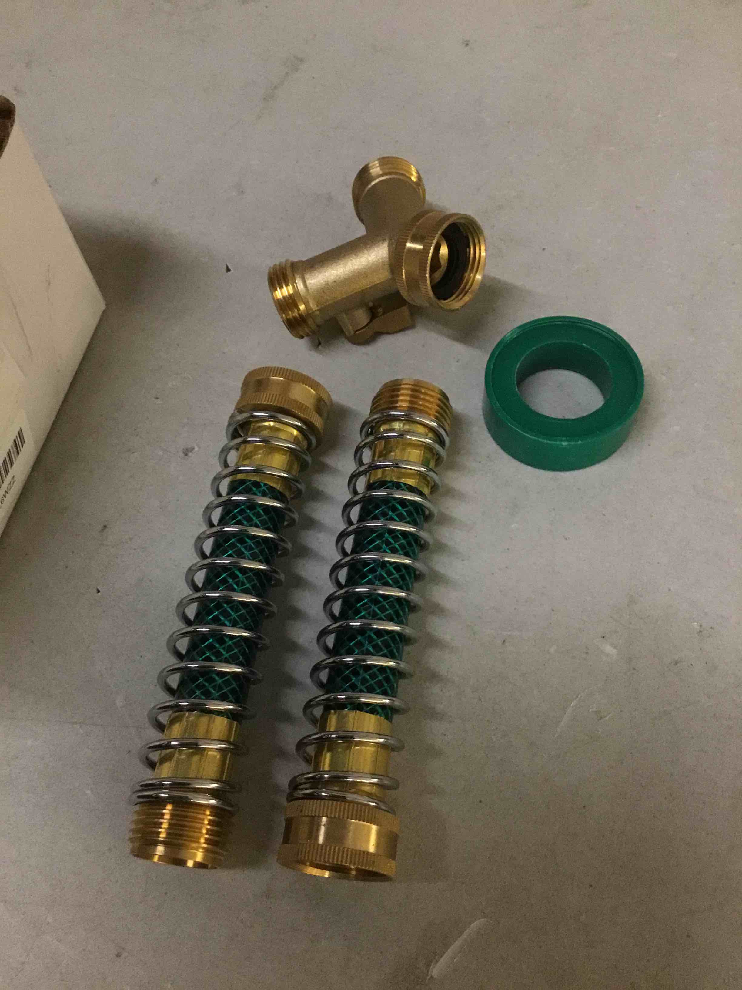 Condition photo showing Good Condition for triumpeek 3/4" brass 2 way hose splitter, brass 2 way garden hose connector with 2 pcs garden hose coiled spring protectors and 6 rubber washers 1y hose splitter + 2 hose extension adapters