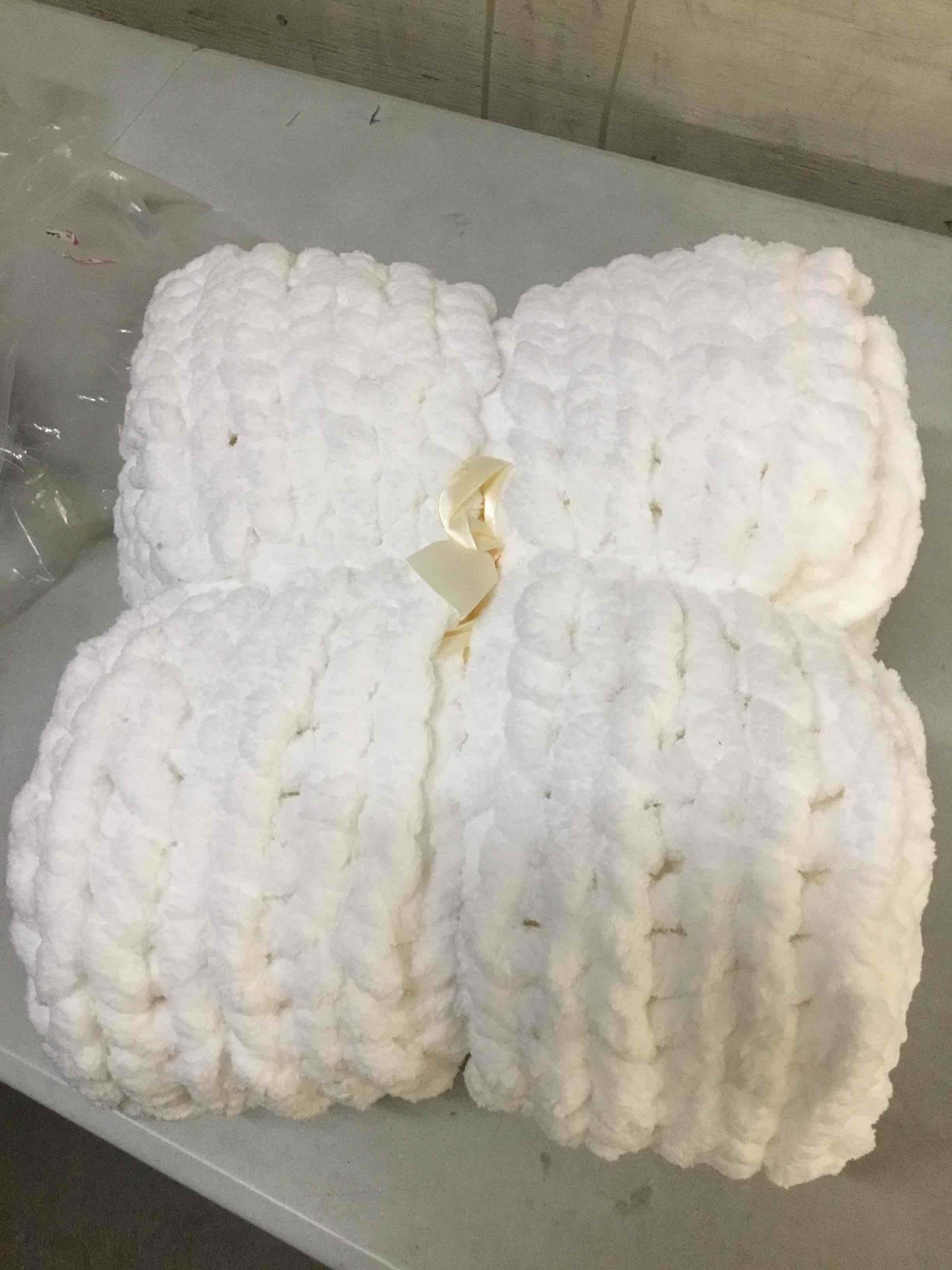 Condition photo showing New/Like New for ruanlov chenille chunky knit blanket, handmade warm and comfortable blanket sofa, bed, home decoration, soft and breathable wool blanket, christmas thick giant yarn blanket (100x150cm)