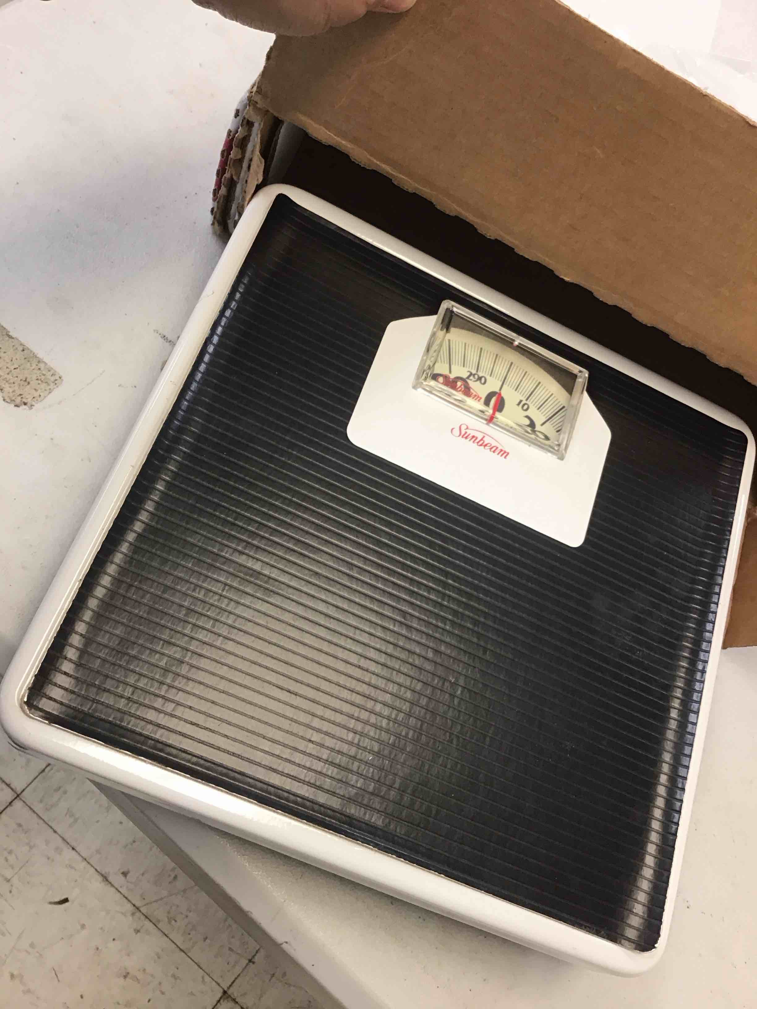 Condition photo showing As Is for sunbeam easy read dial scale, black