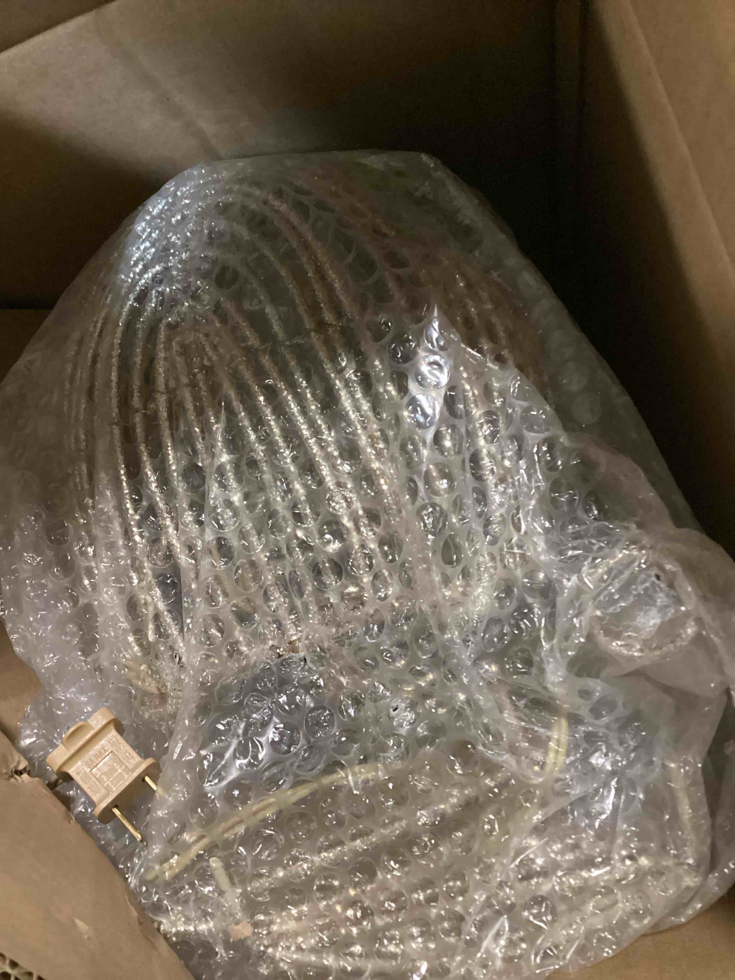https://s3.amazonaws.com/lotting-images-prod/bidfta/BRN2303257_1741008617328.jpeg