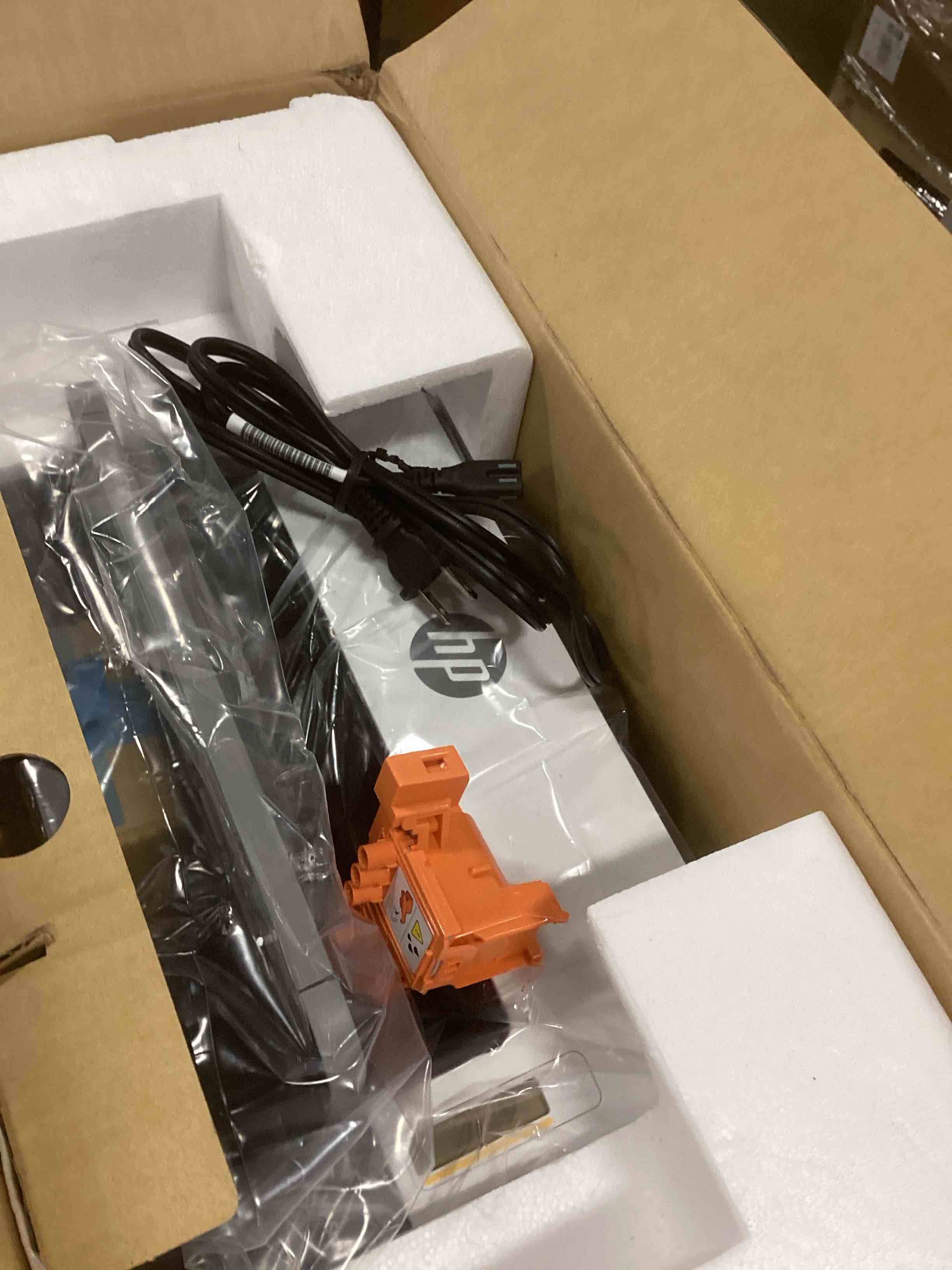 https://s3.amazonaws.com/lotting-images-prod/bidfta/BRN2312331_1738341044142.jpeg