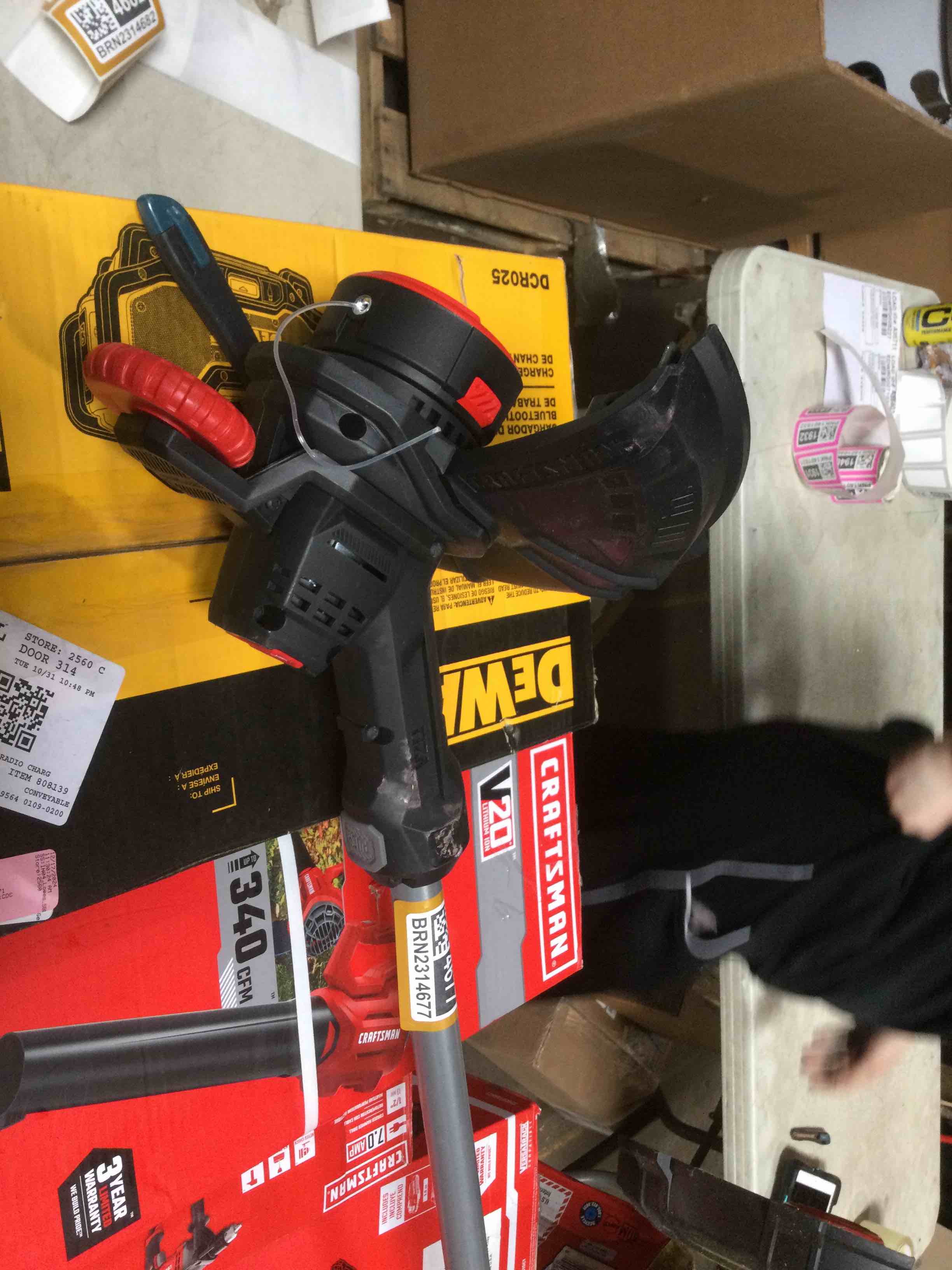 BLACK+DECKER 40V MAX* 13 in. 2in1 Cordless String Trimmer/Edger with POWERCOMMAND Kit (LST136)