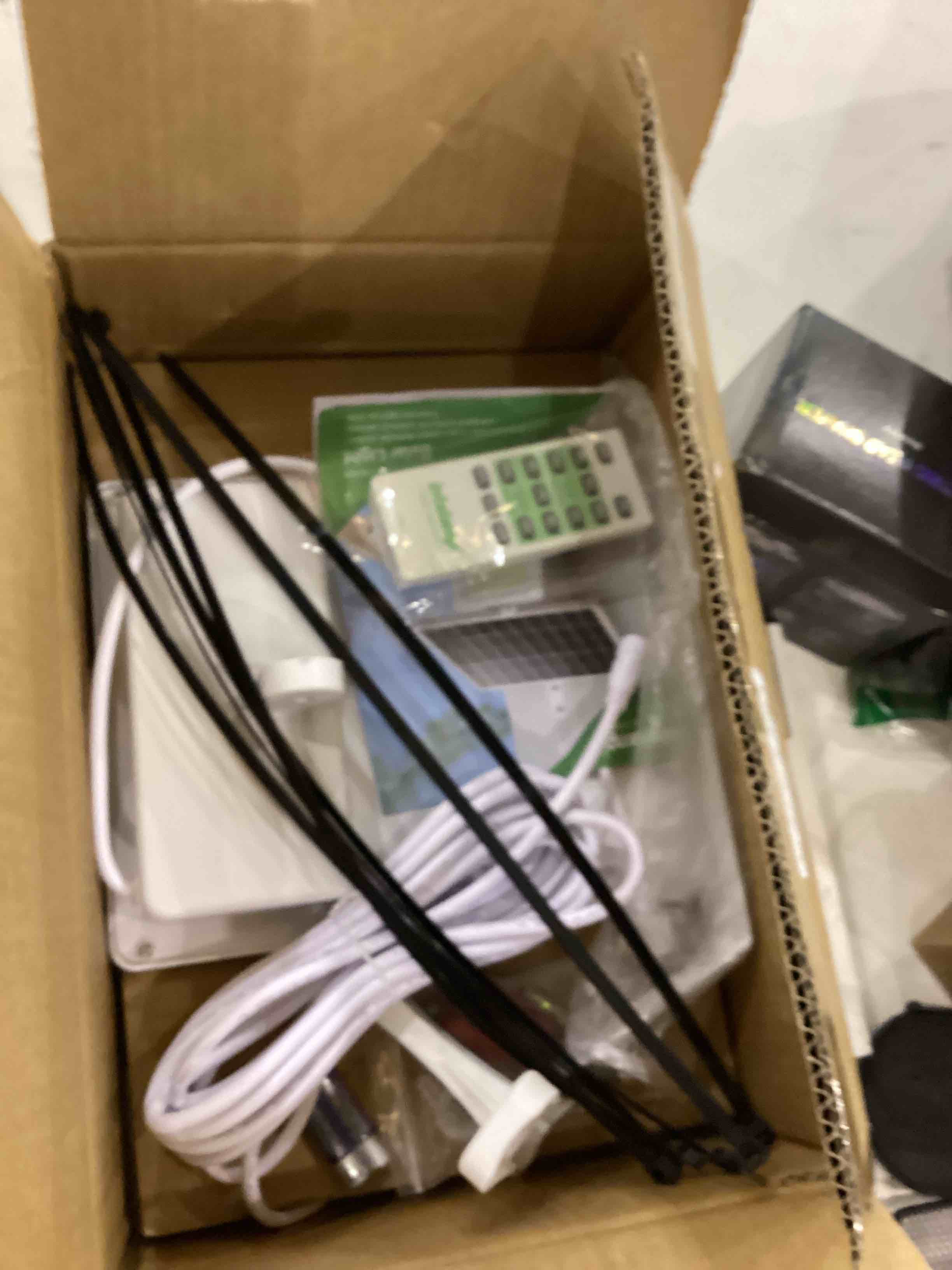 intelamp solar flood lights outdoor waterproof, linkable 12000mah 3000lm motion sensor floodlight wi