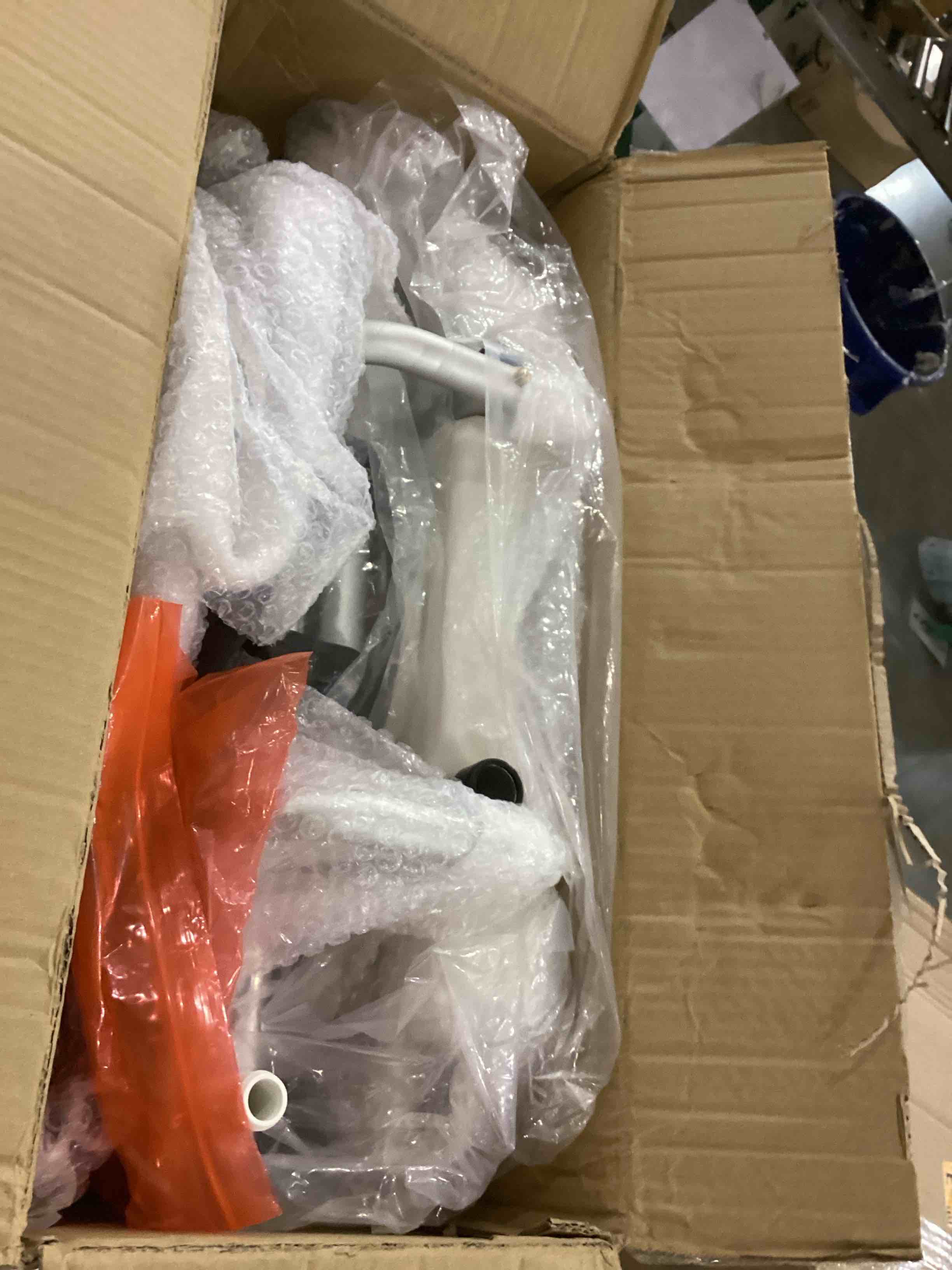 https://s3.amazonaws.com/lotting-images-prod/bidfta/BRN2340564_1760967138569.jpeg