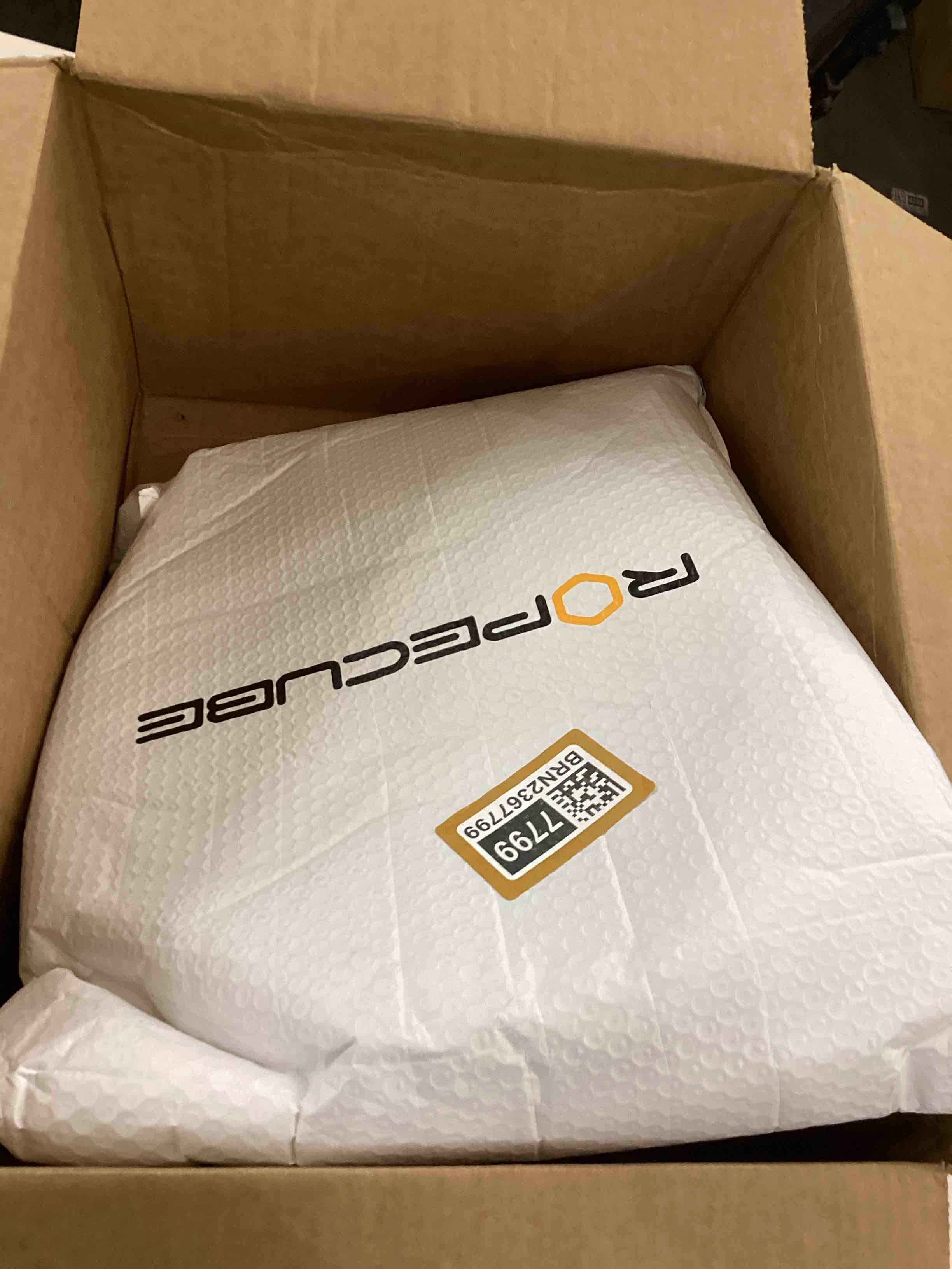 https://s3.amazonaws.com/lotting-images-prod/bidfta/BRN2367799_1759251935116.jpeg