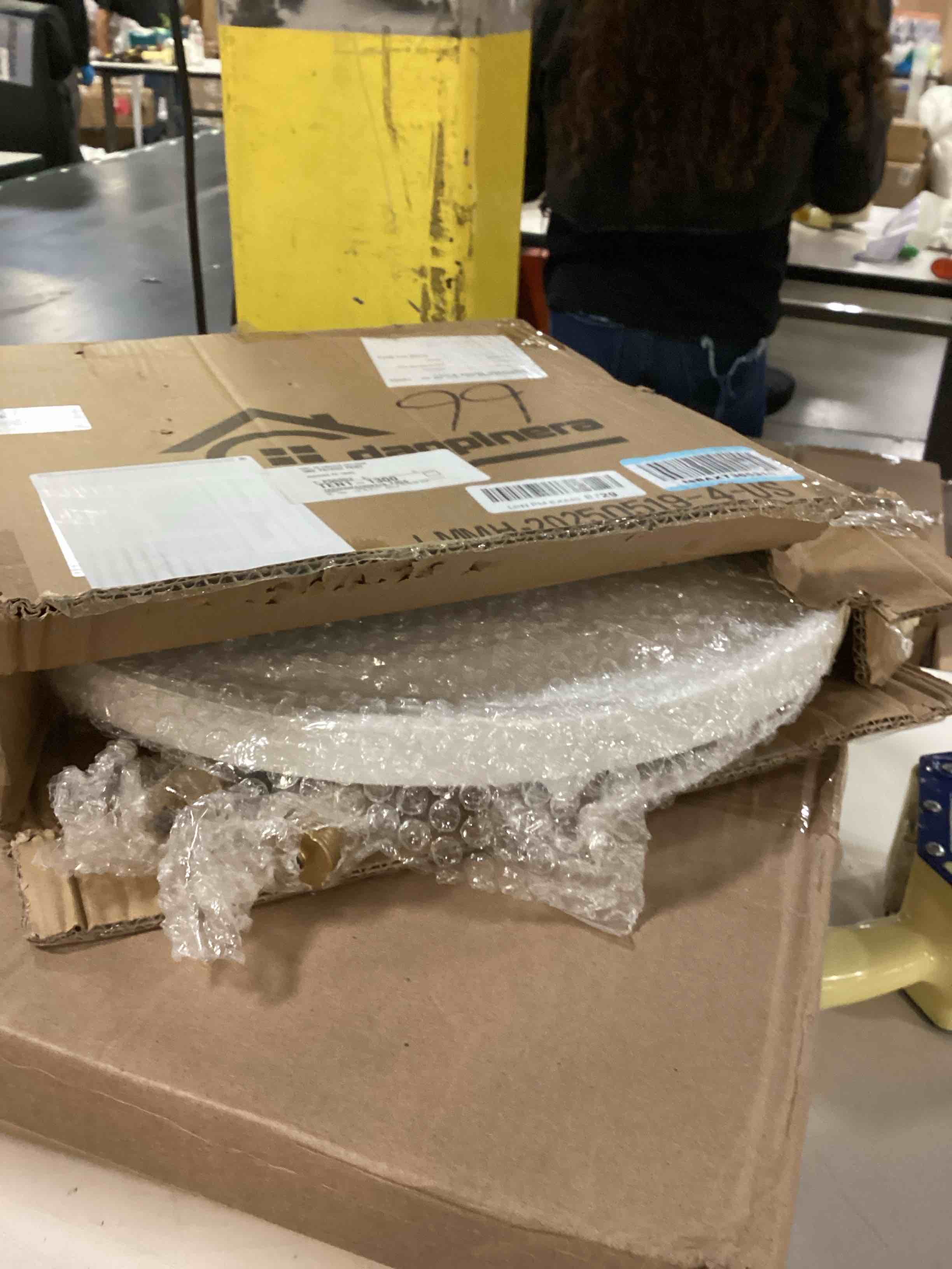 https://s3.amazonaws.com/lotting-images-prod/bidfta/BRN2381658_1760966320565.jpeg