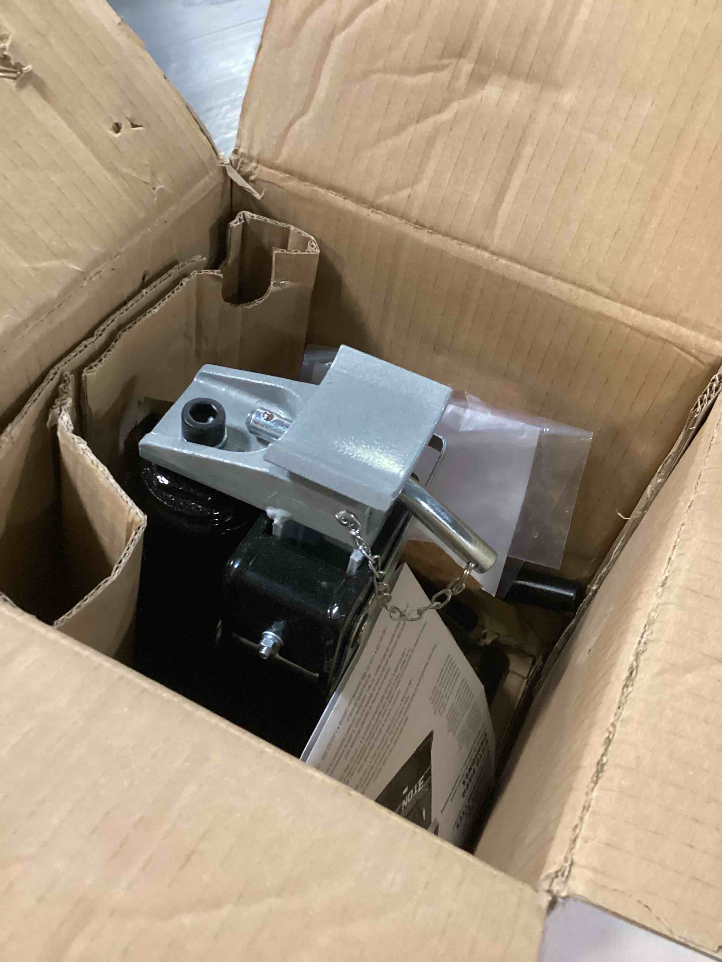 https://s3.amazonaws.com/lotting-images-prod/bidfta/BRN2381692_1760972123054.jpeg