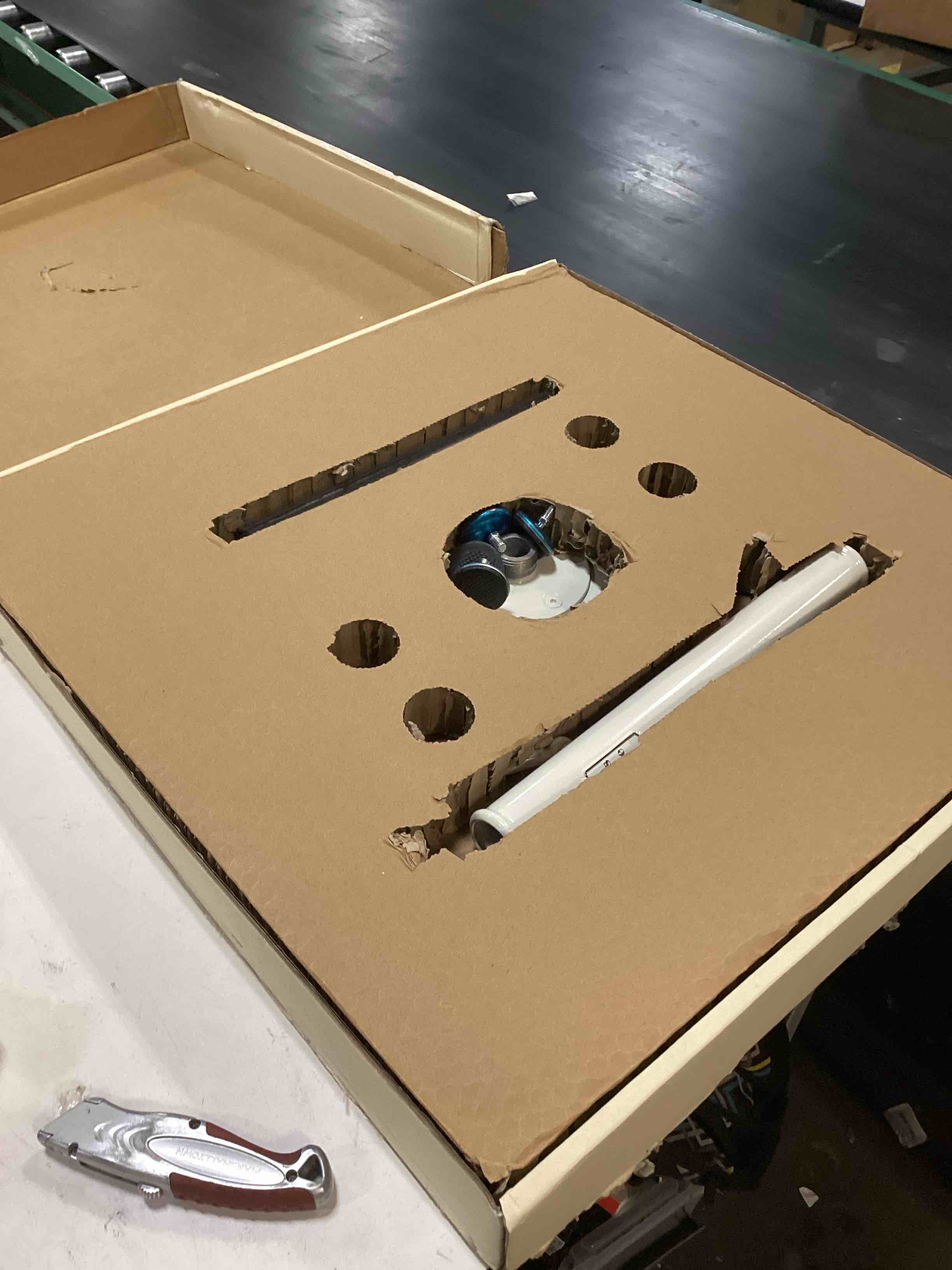 https://s3.amazonaws.com/lotting-images-prod/bidfta/BRN2386532_1760723102391.jpeg