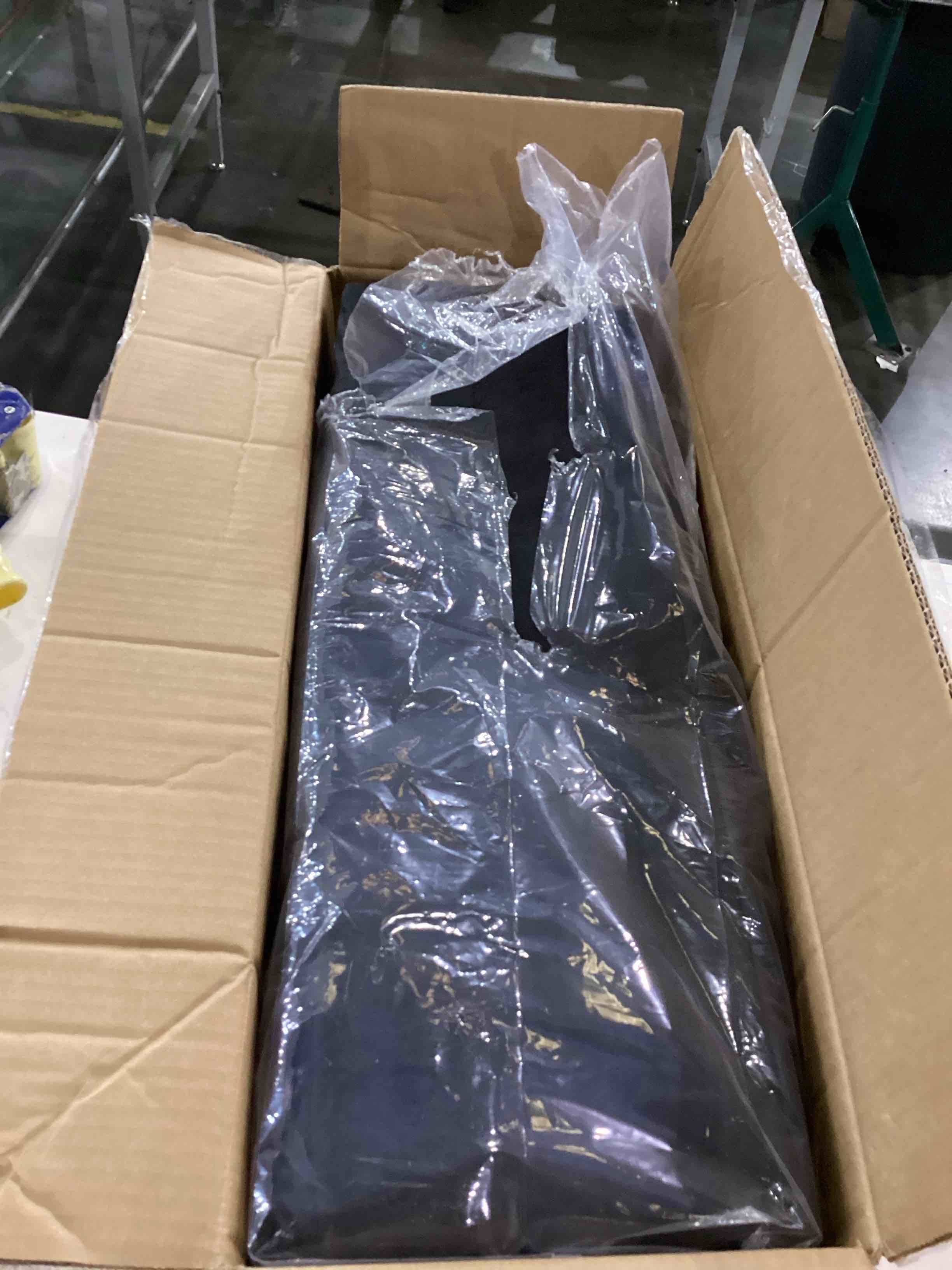 https://s3.amazonaws.com/lotting-images-prod/bidfta/BRN2466098_1759777206988.jpeg