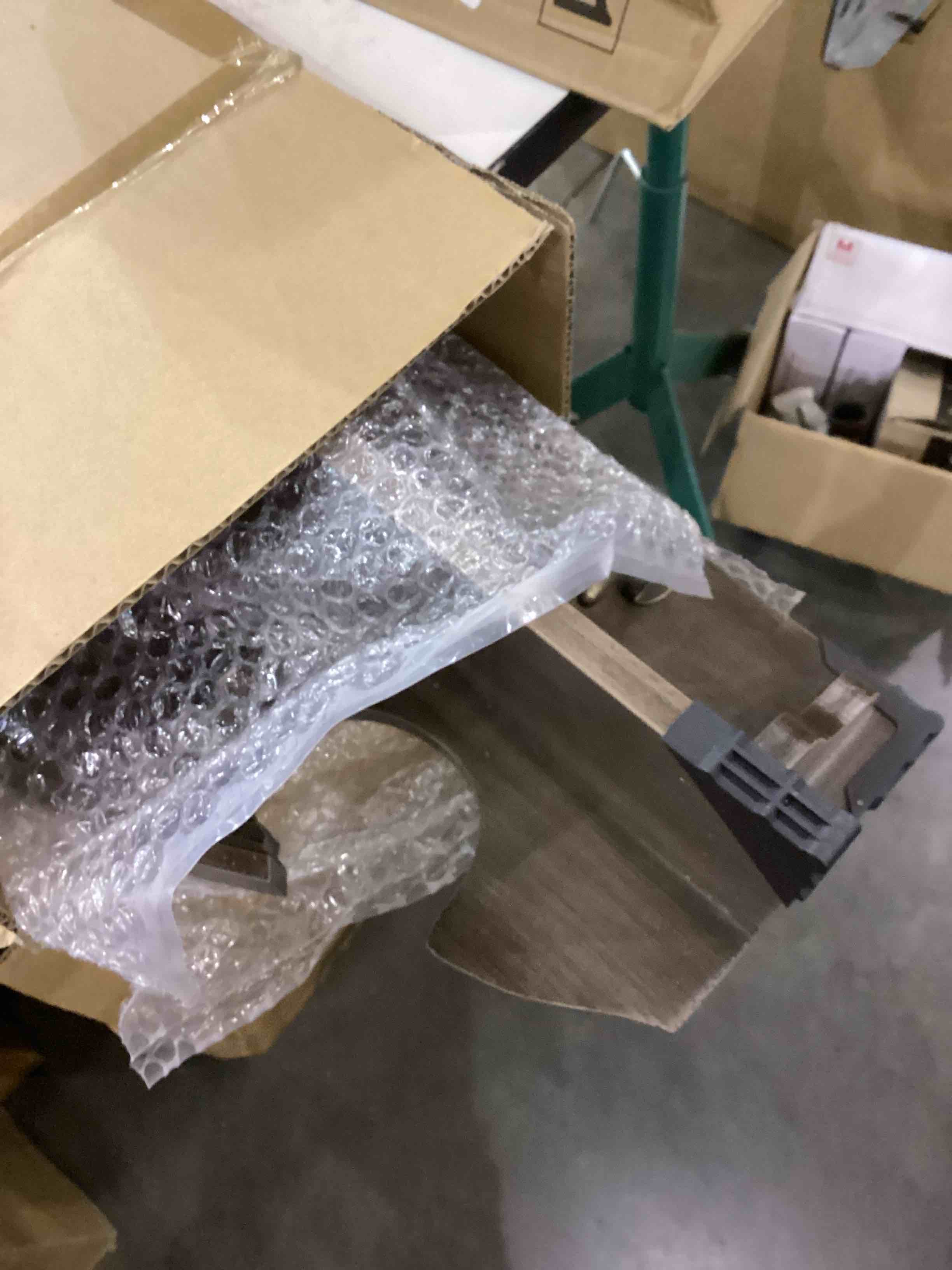 https://s3.amazonaws.com/lotting-images-prod/bidfta/BRN2477353_1761139910562.jpeg