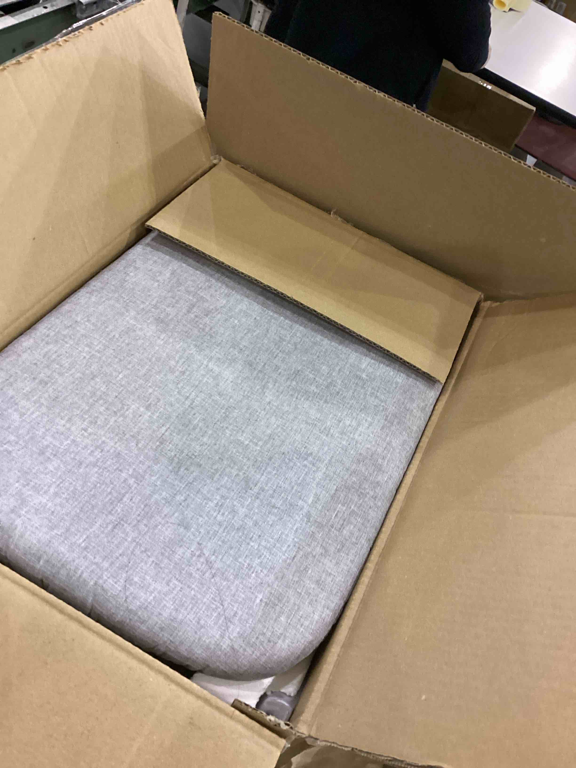 https://s3.amazonaws.com/lotting-images-prod/bidfta/BRN2487180_1760097260829.jpeg