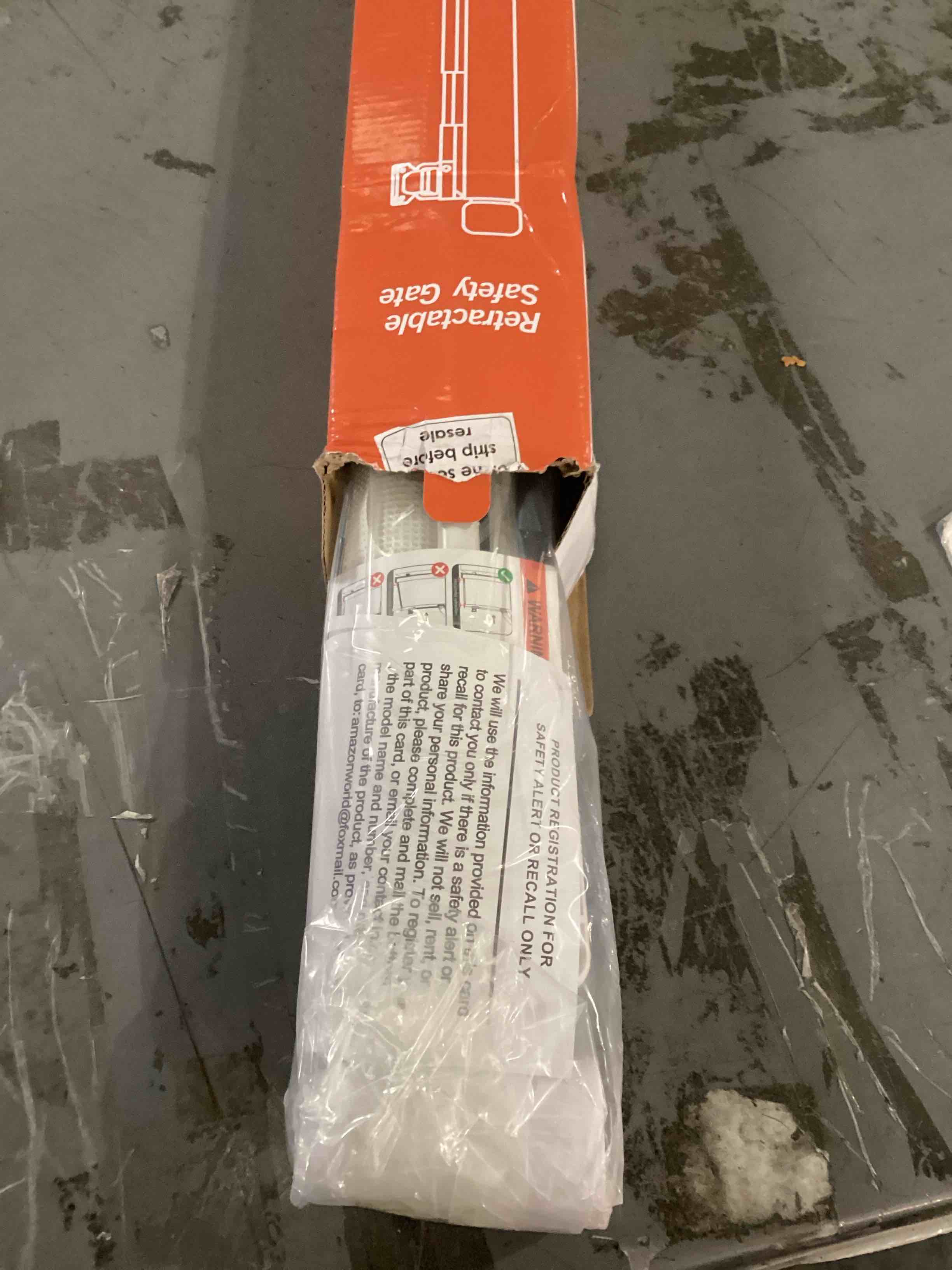 Condition photo showing Good Condition for Reinforced 55" Wide Retractable Baby Gates for Doorways to Prevent Crawling Under, Outdoor Retractable Gate, Mesh Child Safety Gates for Toddlers, Indoor/Outdoor Baby Gate for Deck/Porch/Patio, White White 33" Tall x 55" Wide? With Reinforced Bar ?