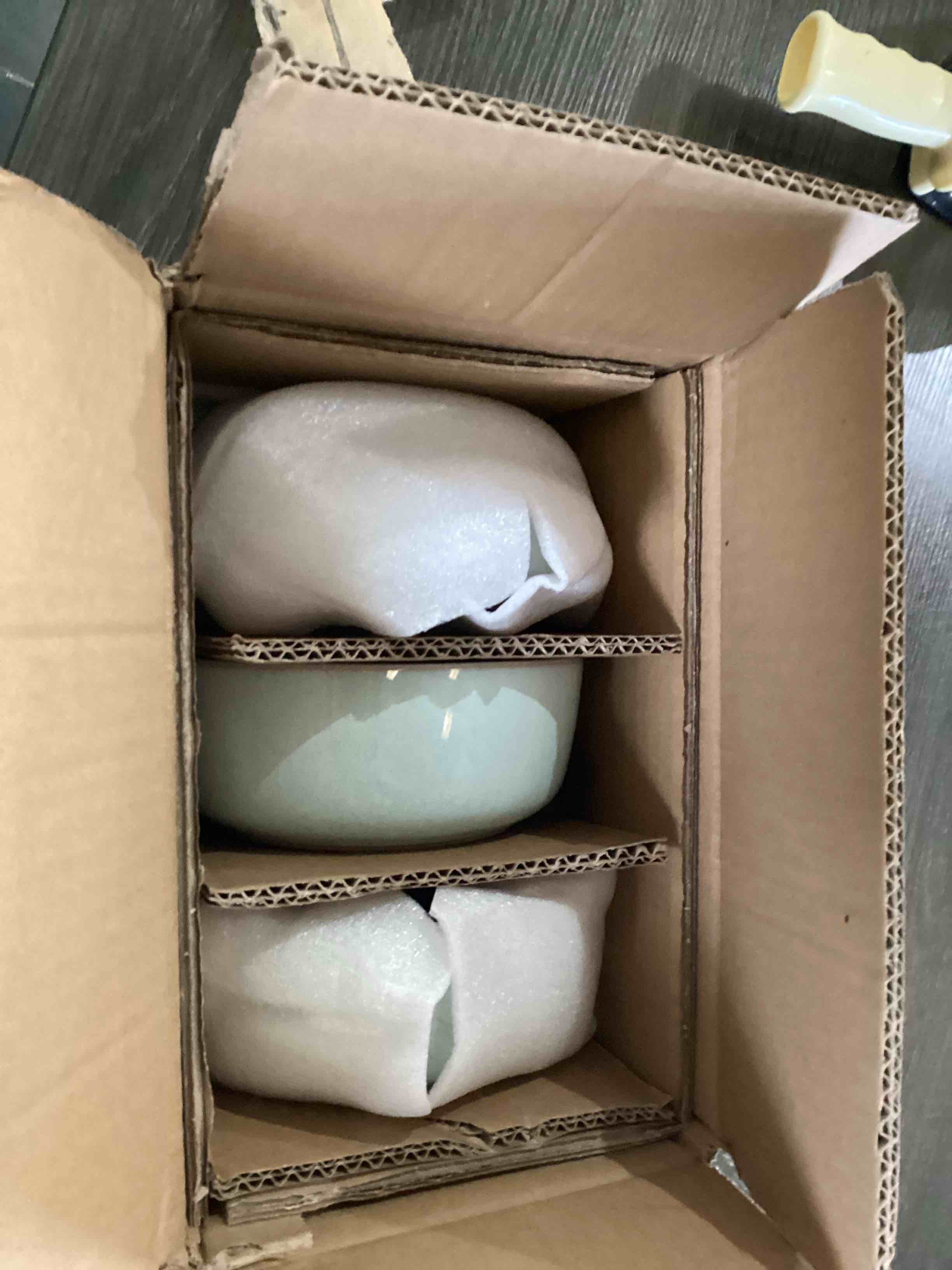 Condition photo showing Good Condition for vancasso ANYA 3 Bowls Set, Mint Green Dinnerware Sets, Reactive Glaze Dishes, Ceramic Dishware Sets Kitchen Dinner Set, Microwave & Dishwasher Safe Mint Green PCS 3