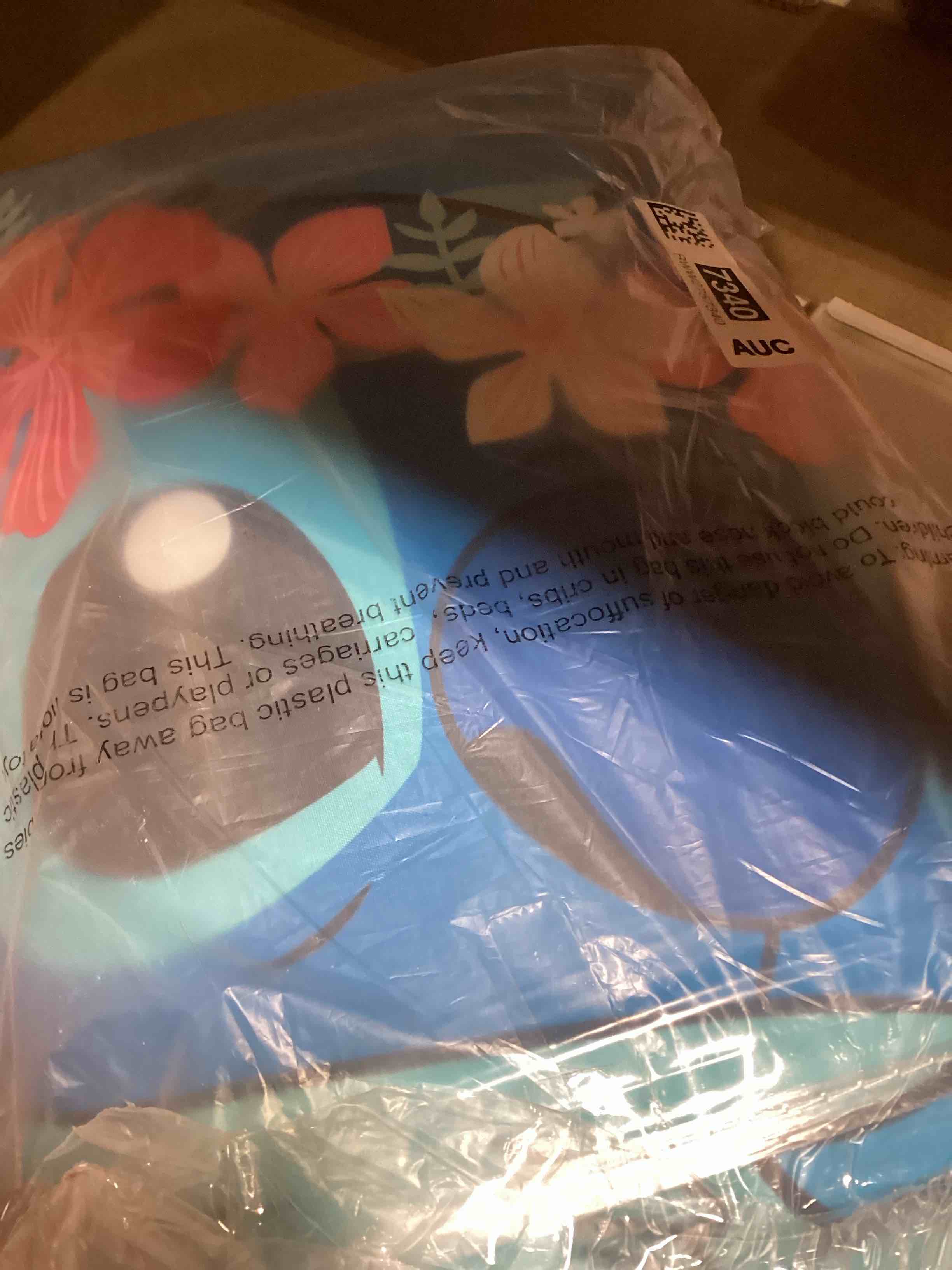 Condition photo showing New/Like New for Jay Franco Disney Lilo & Stitch Paradise Dream 7 Piece Full Bed Set - Includes Reversible Comforter & Sheet Set Bedding - Super Soft Fade Resistant Microfiber (Official Disney Product)