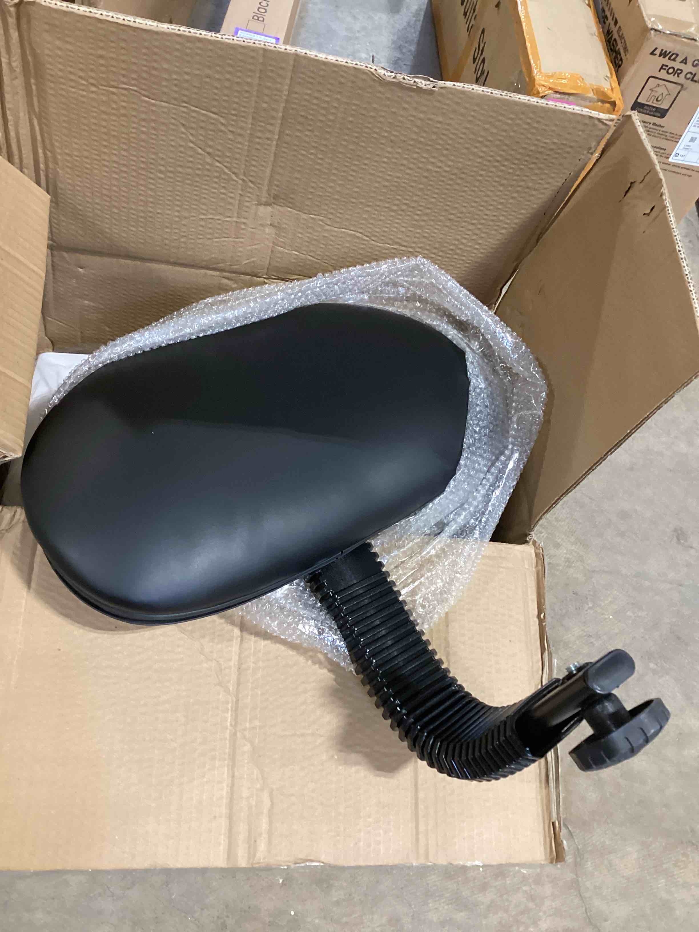 vevor saddle stool with back support and wheels