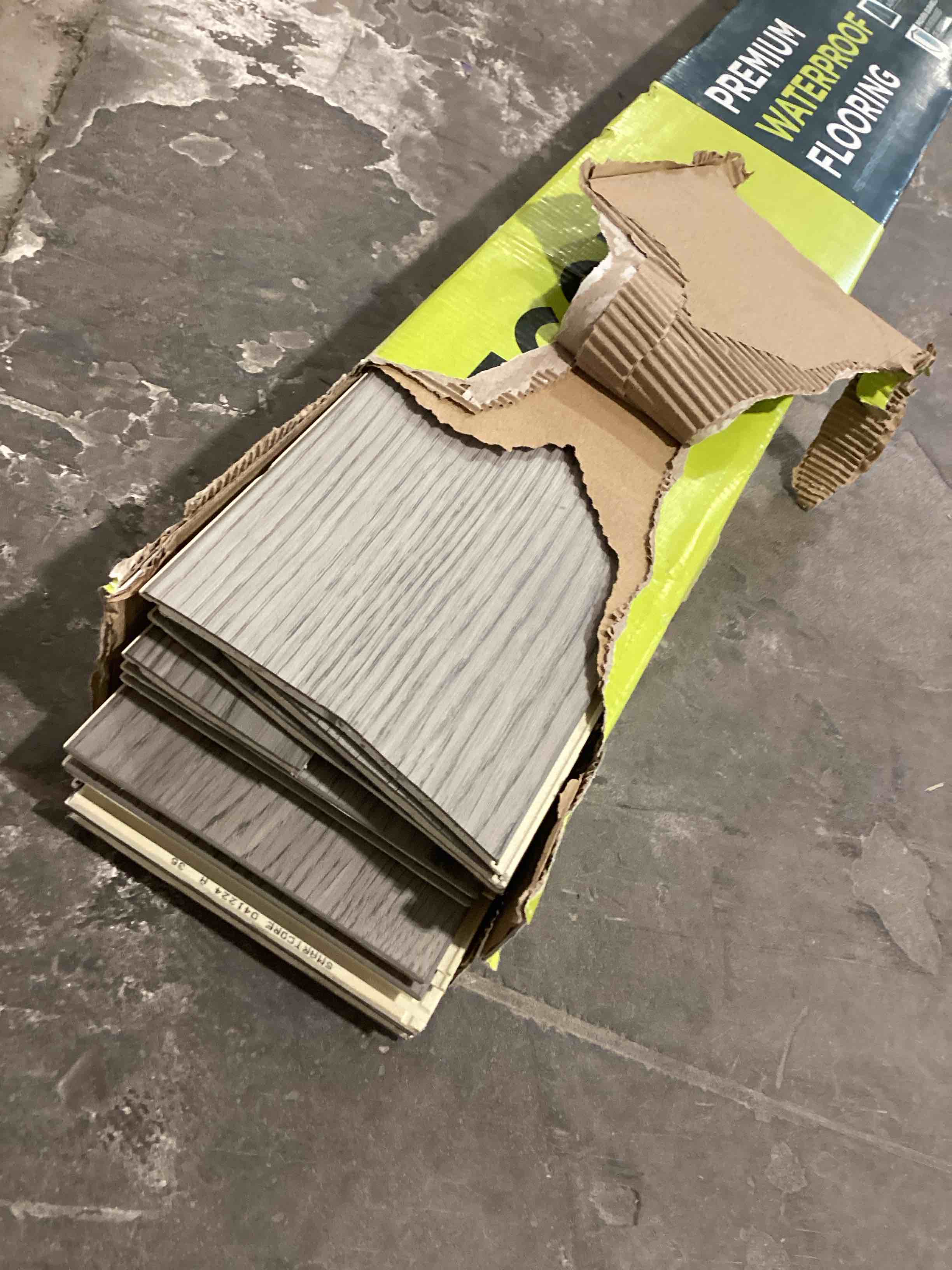 Condition photo showing Good Condition for interlocking vinyl flooring planks 