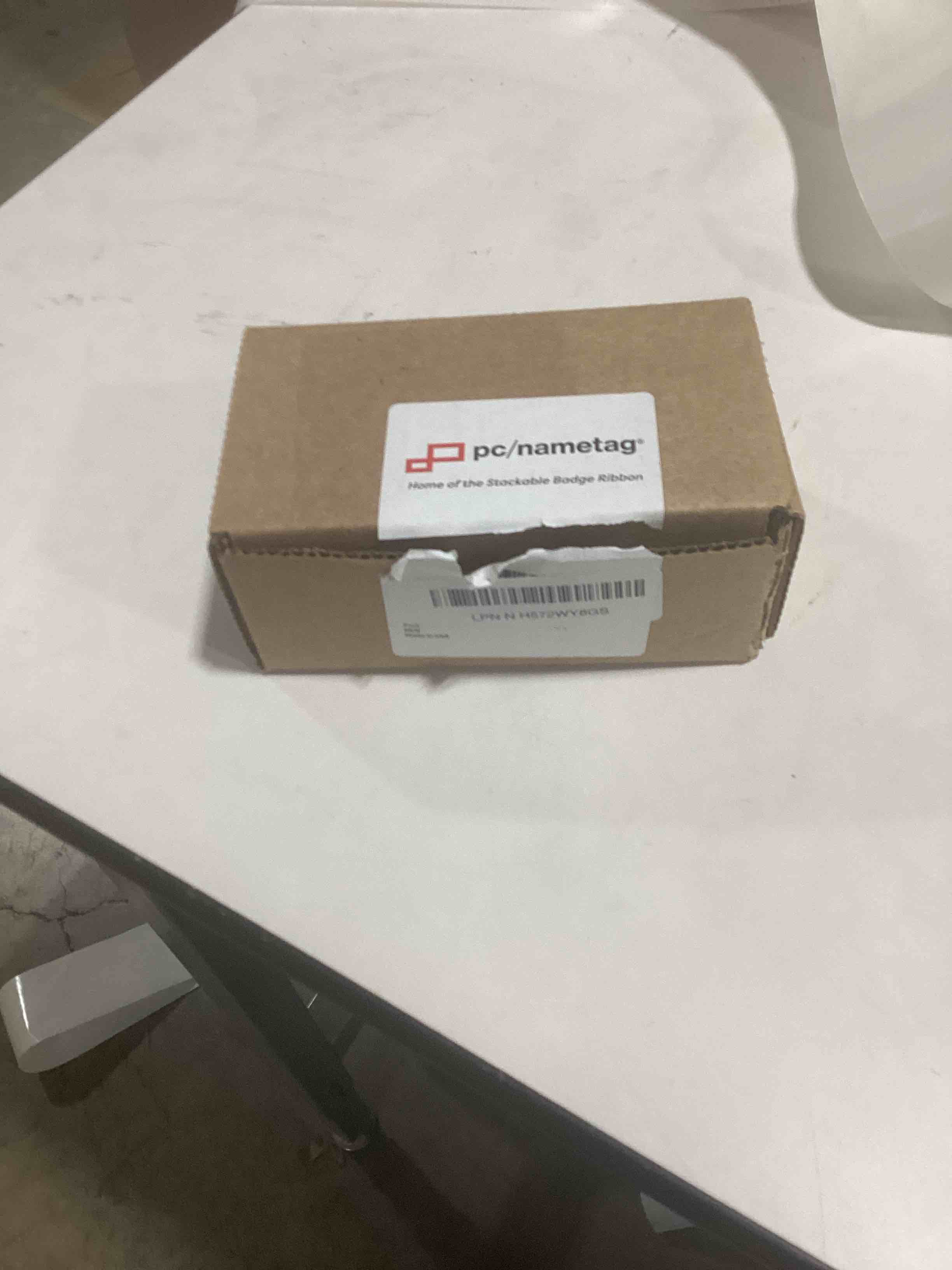 pc/nametag Attendee Badge Ribbons with Adhesive, 3-1/2" x 1-5/8", 100pk, for Nametags Under 4”, Indi