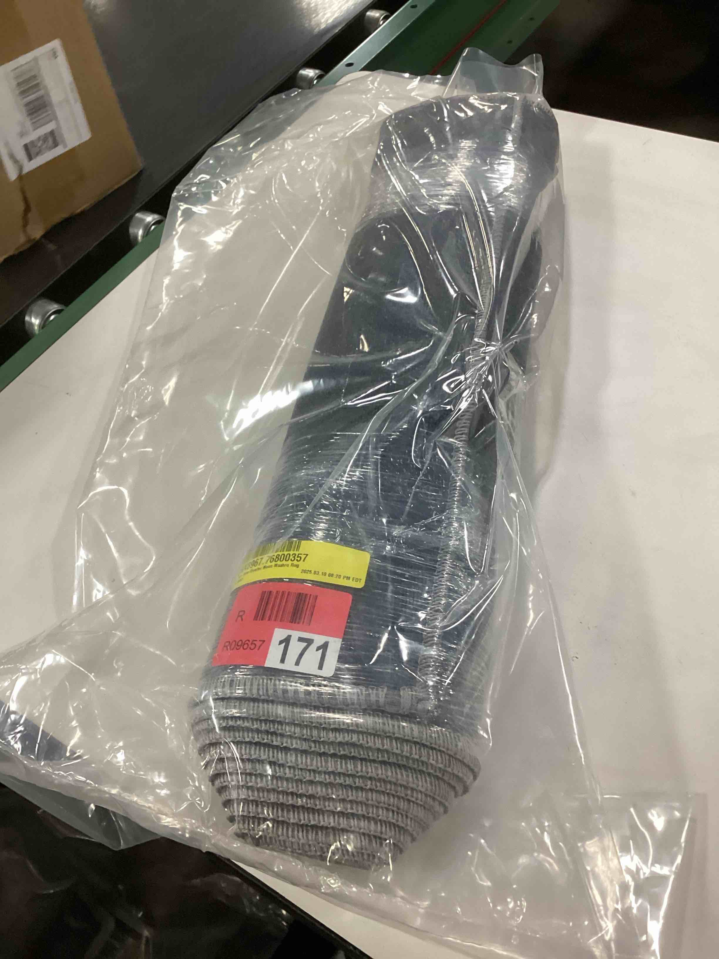 https://s3.amazonaws.com/lotting-images-prod/bidfta/BRN2536216_1754412211351.jpeg