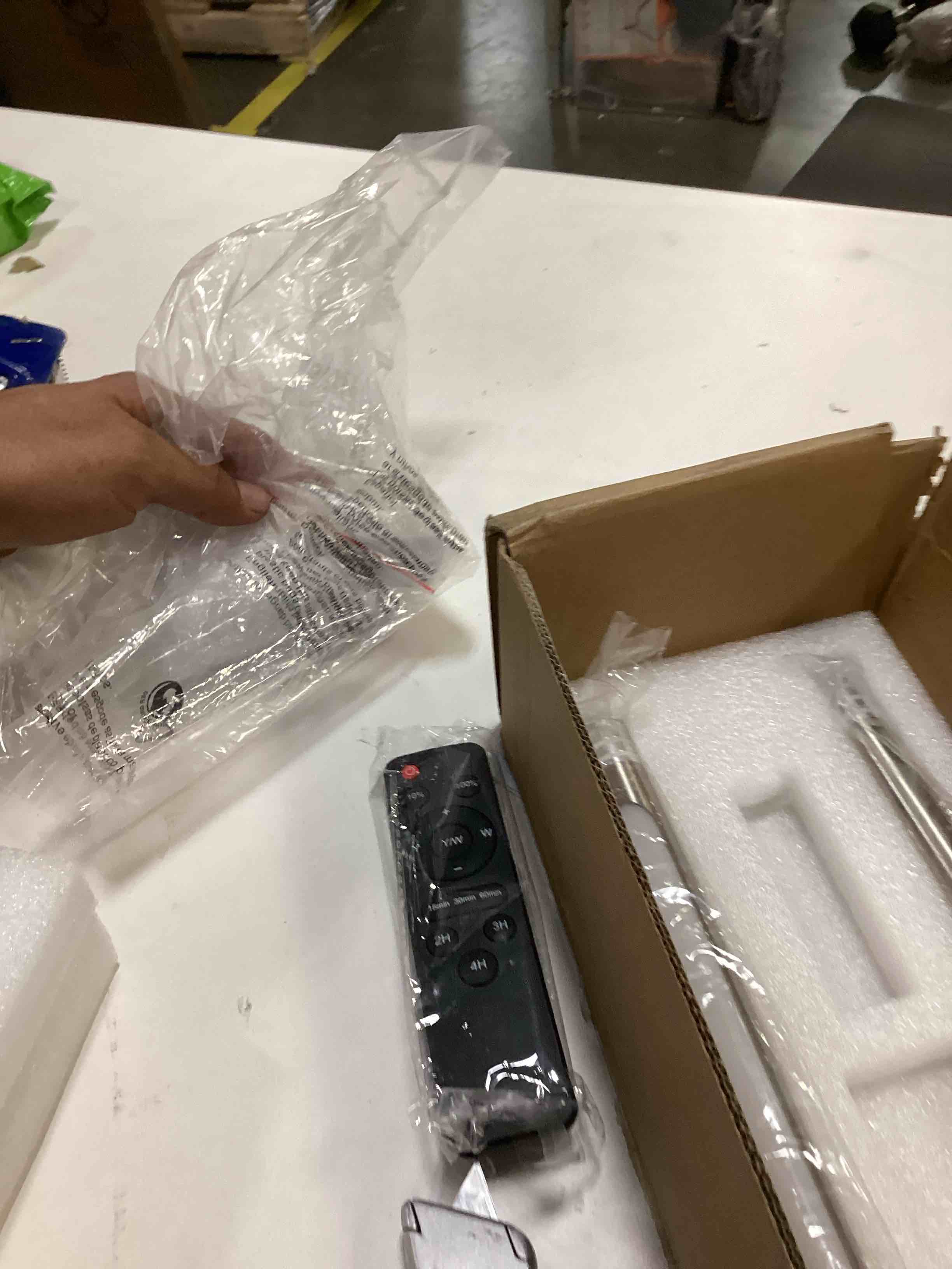 https://s3.amazonaws.com/lotting-images-prod/bidfta/BRN2539064_1753290560008.jpeg