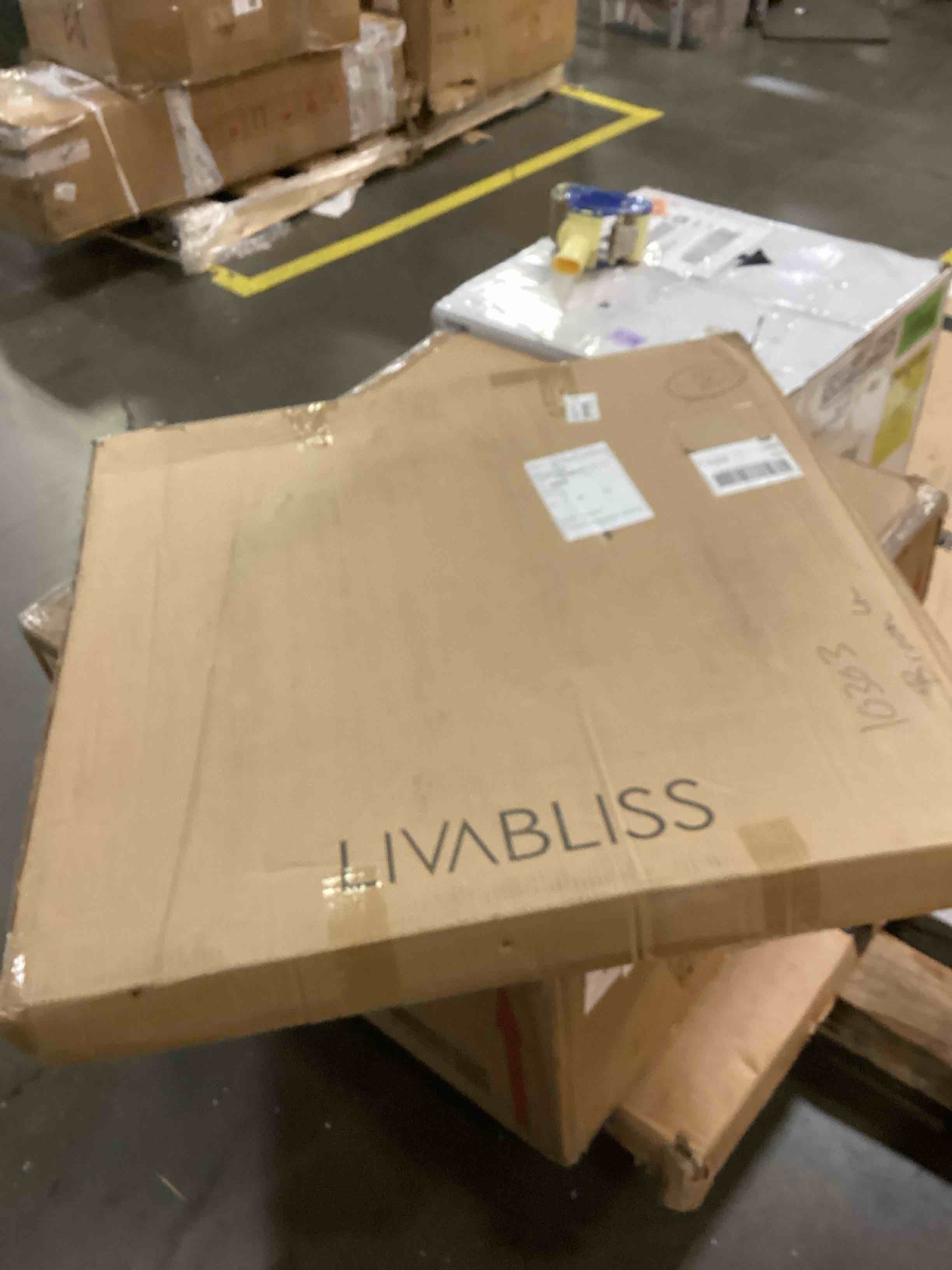 https://s3.amazonaws.com/lotting-images-prod/bidfta/BRN2539087_1753355779555.jpeg