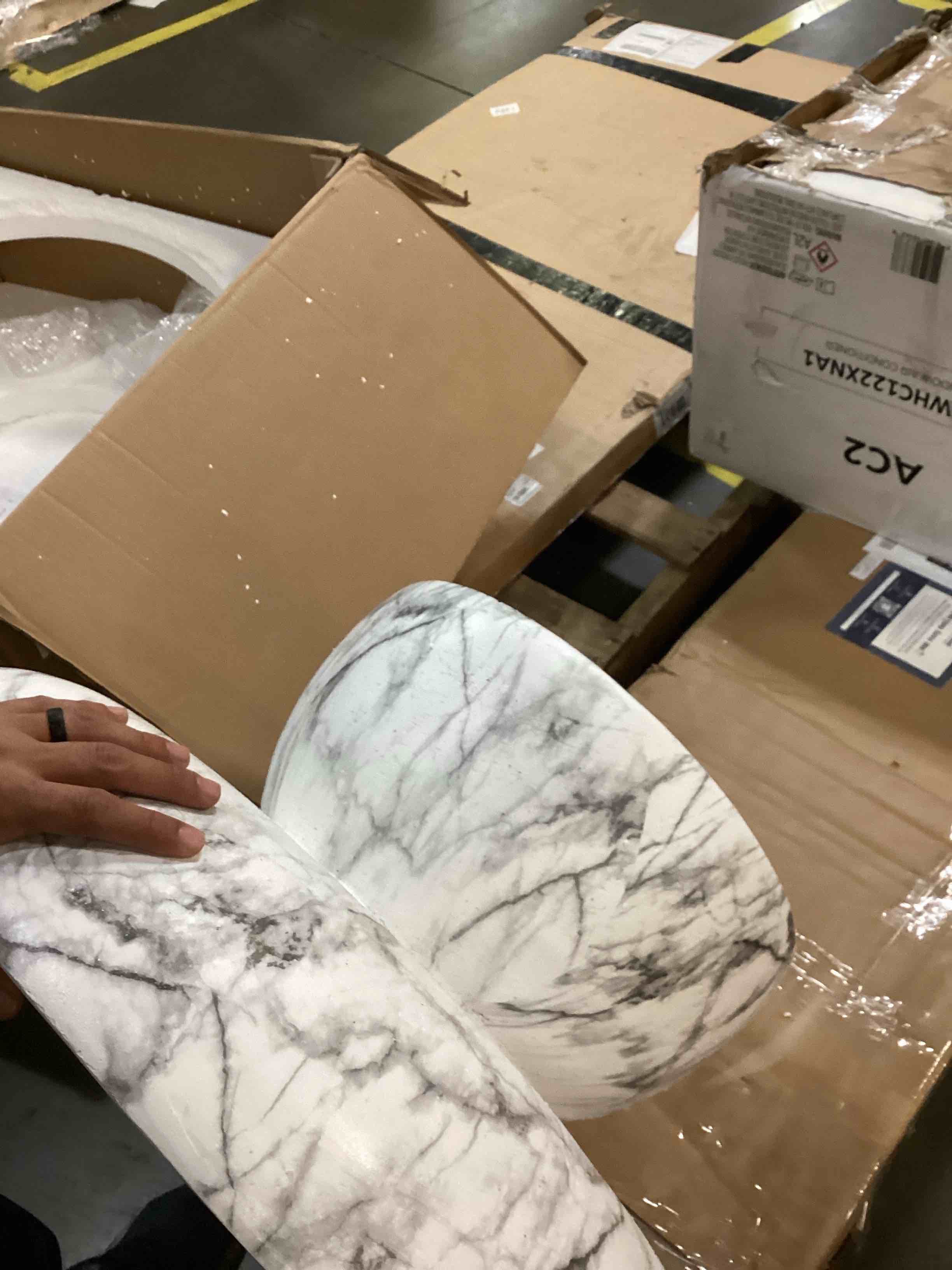 https://s3.amazonaws.com/lotting-images-prod/bidfta/BRN2539089_1753356256435.jpeg