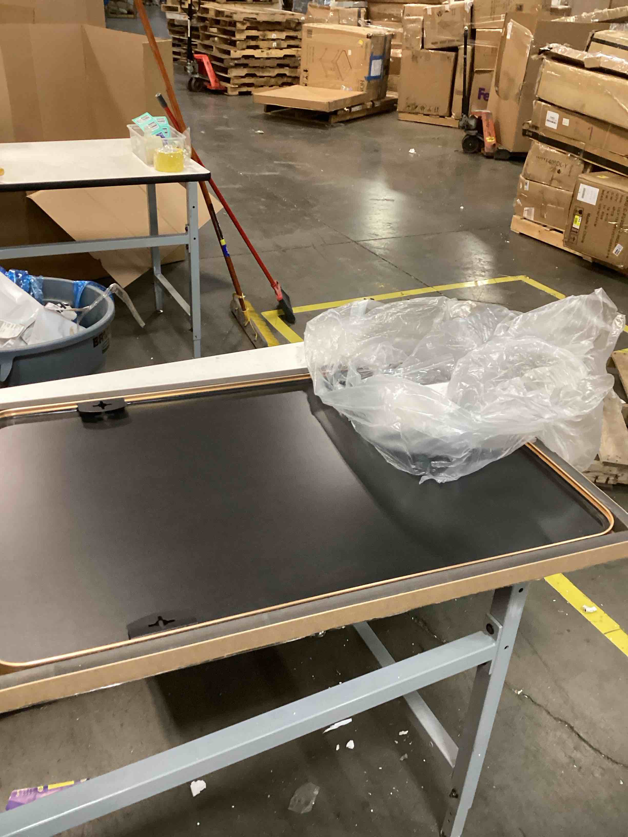 https://s3.amazonaws.com/lotting-images-prod/bidfta/BRN2539128_1753371670810.jpeg
