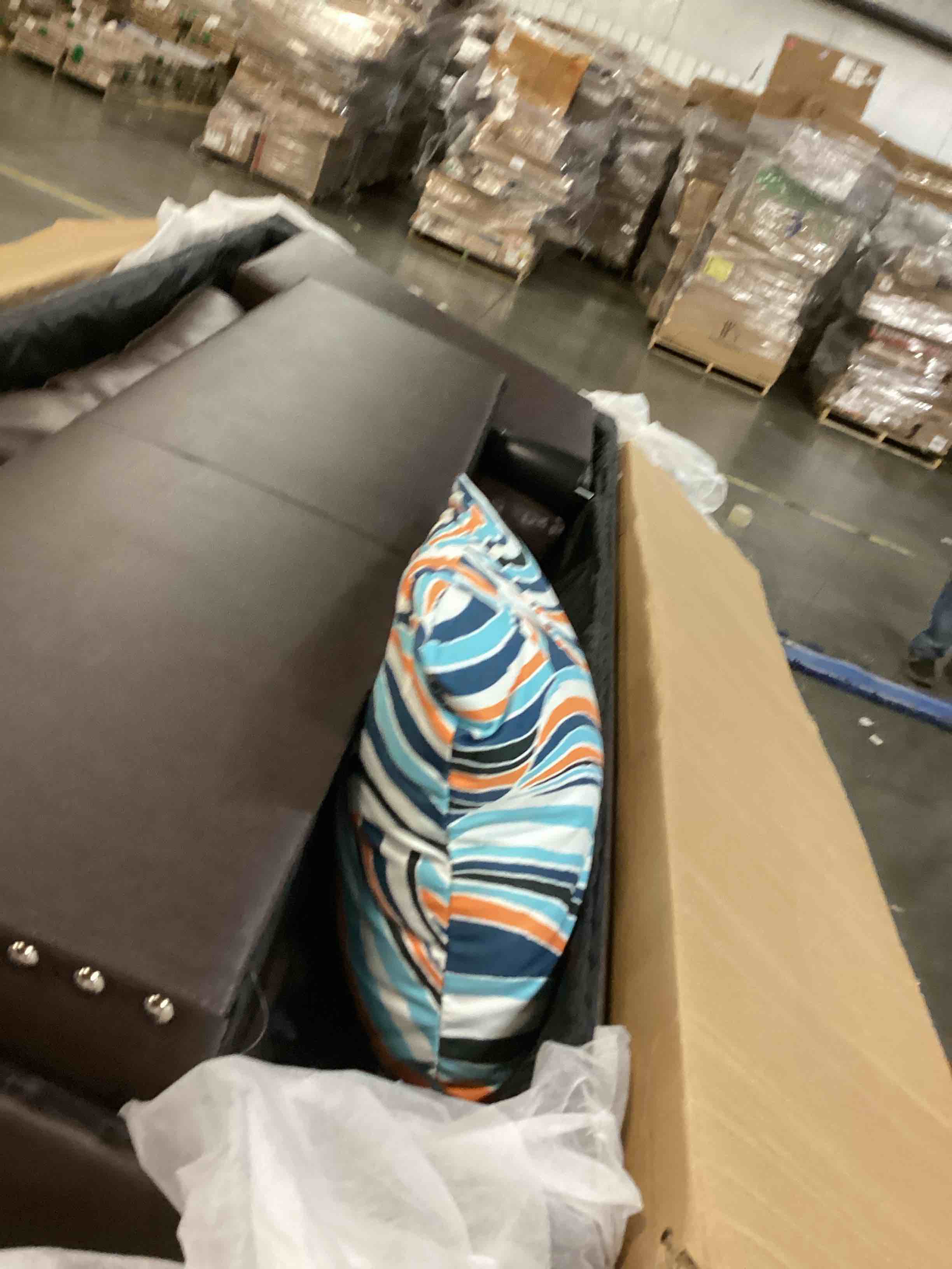 https://s3.amazonaws.com/lotting-images-prod/bidfta/BRN2539189_1753457418345.jpeg