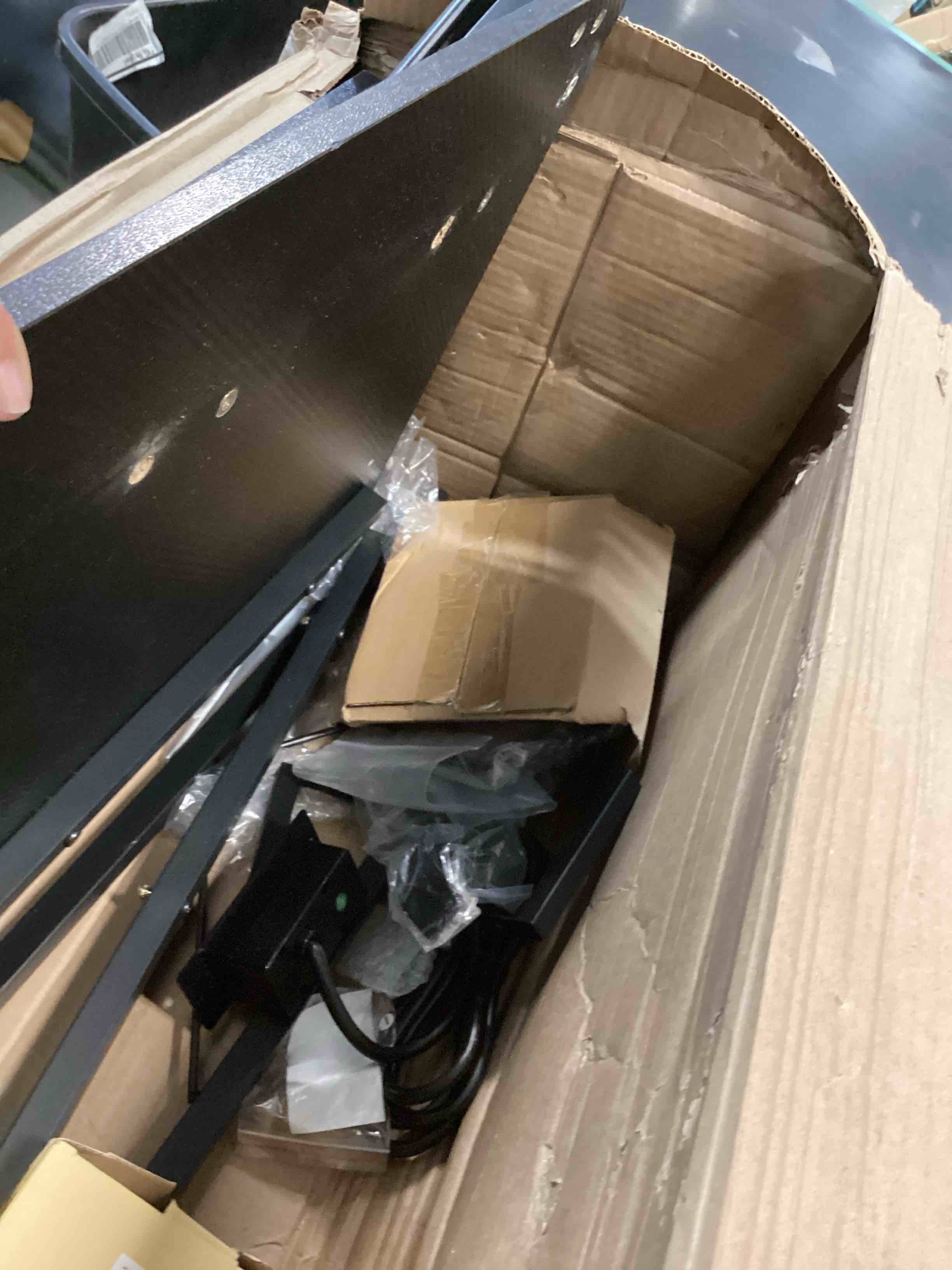 https://s3.amazonaws.com/lotting-images-prod/bidfta/BRN2539492_1753973947010.jpeg