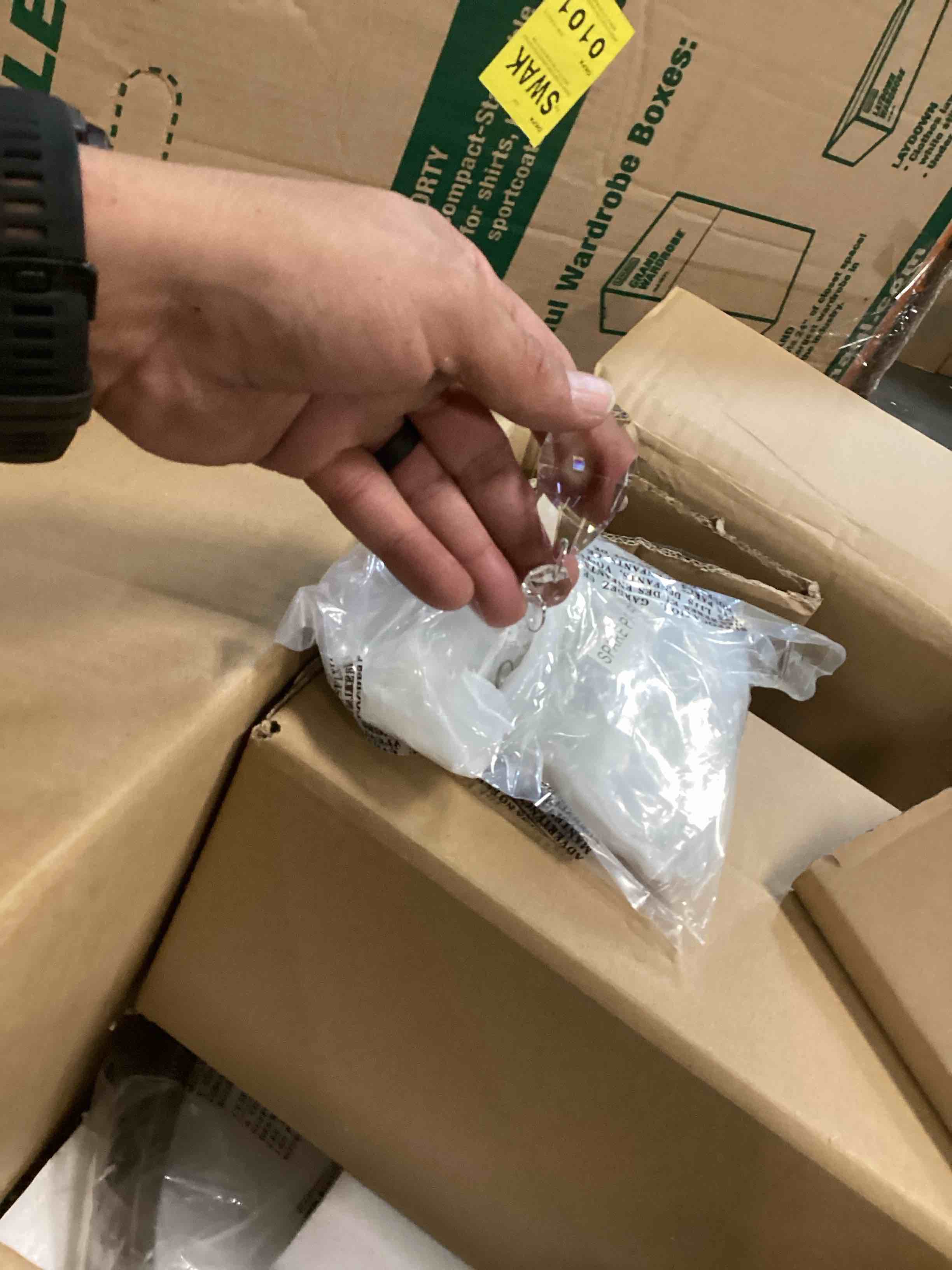 https://s3.amazonaws.com/lotting-images-prod/bidfta/BRN2539670_1754490692342.jpeg