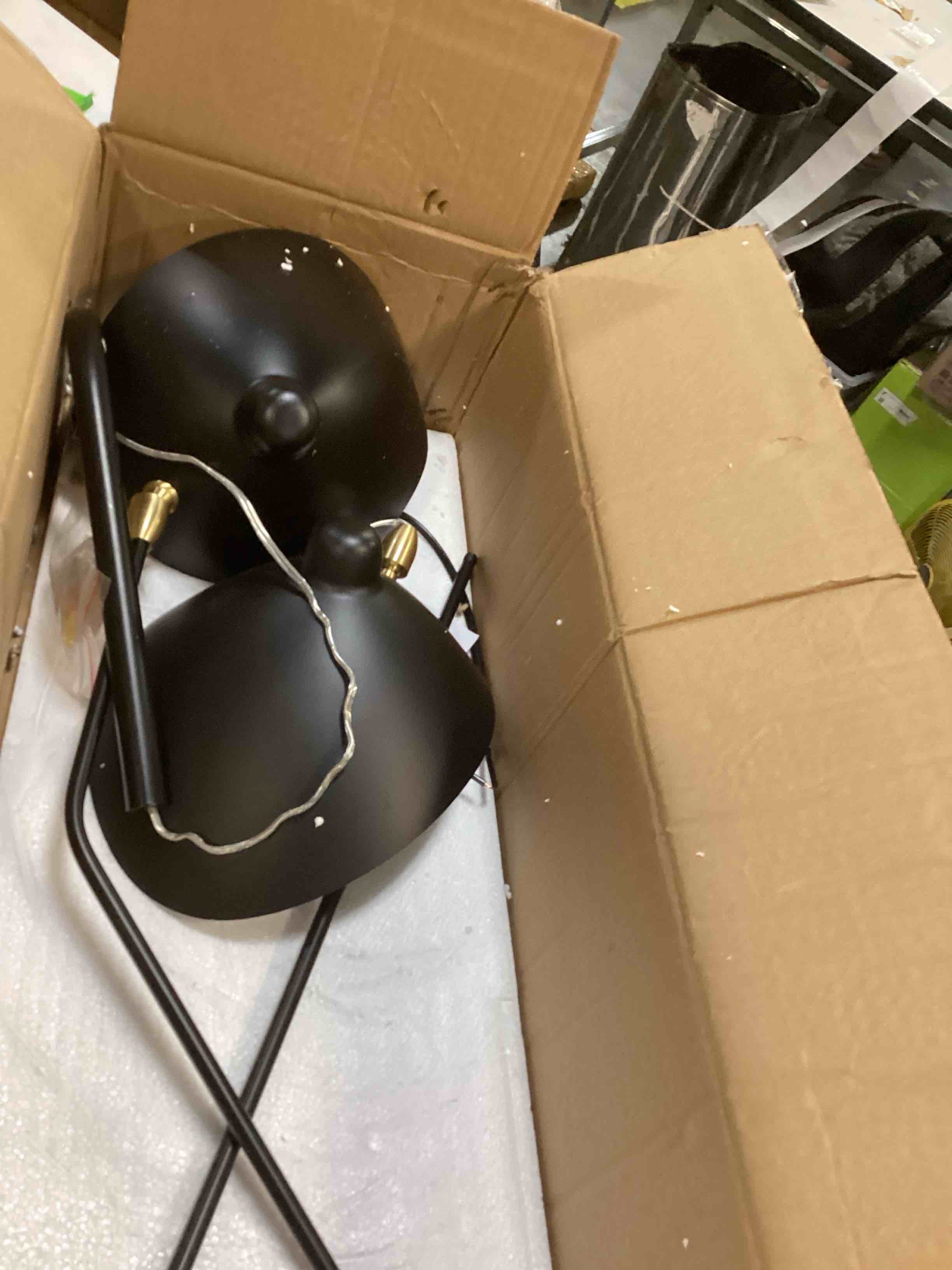 https://s3.amazonaws.com/lotting-images-prod/bidfta/BRN2539763_1754581769805.jpeg