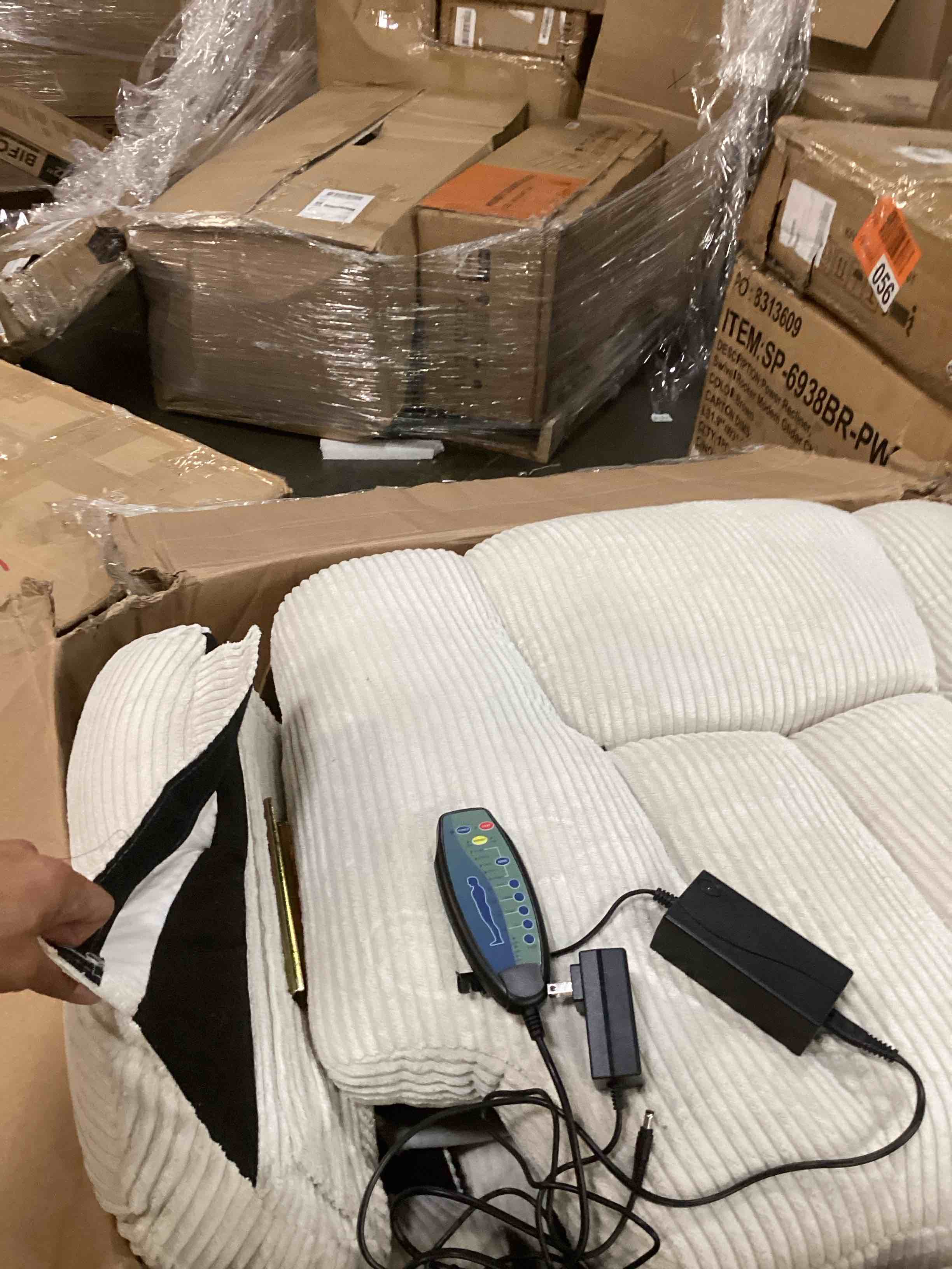 https://s3.amazonaws.com/lotting-images-prod/bidfta/BRN2539797_1754593576230.jpeg