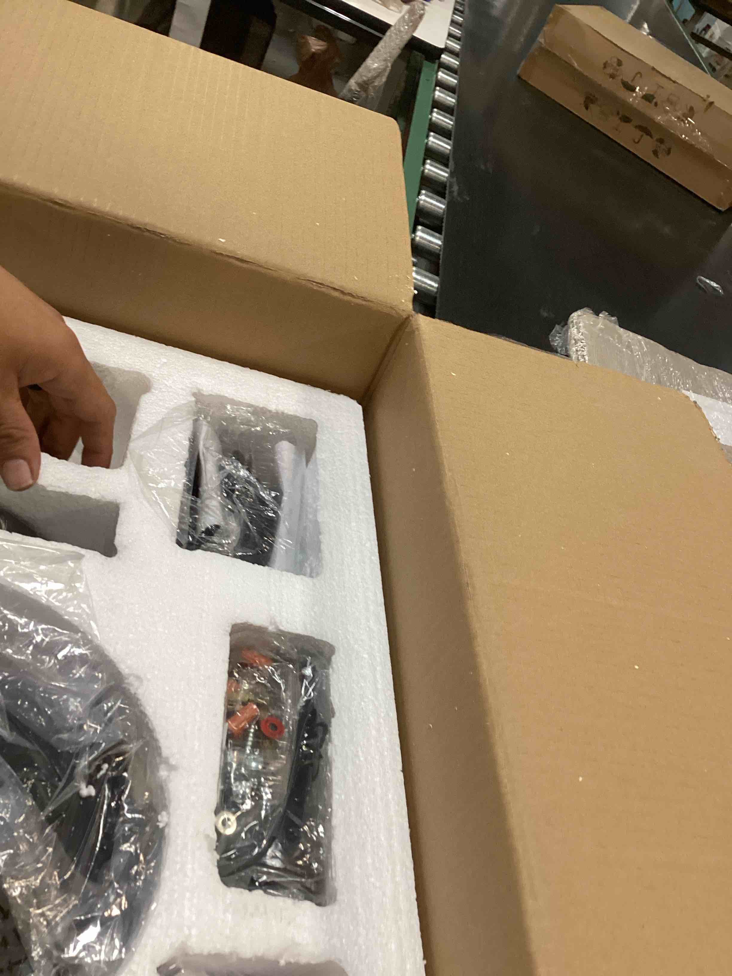 https://s3.amazonaws.com/lotting-images-prod/bidfta/BRN2539812_1754654562843.jpeg