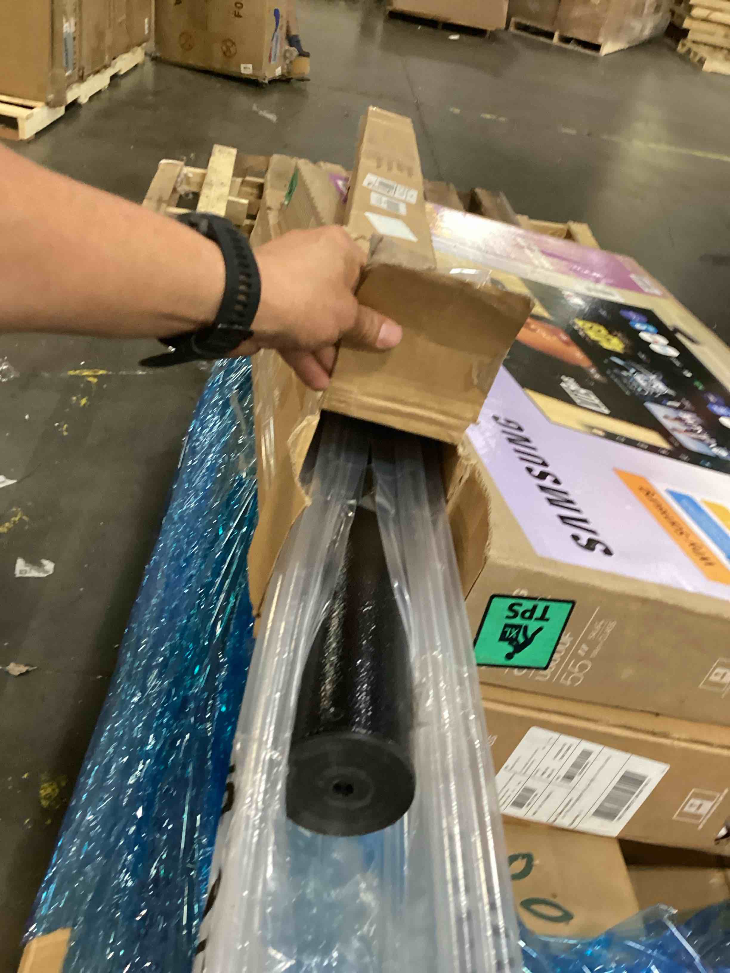 https://s3.amazonaws.com/lotting-images-prod/bidfta/BRN2539976_1754759177411.jpeg