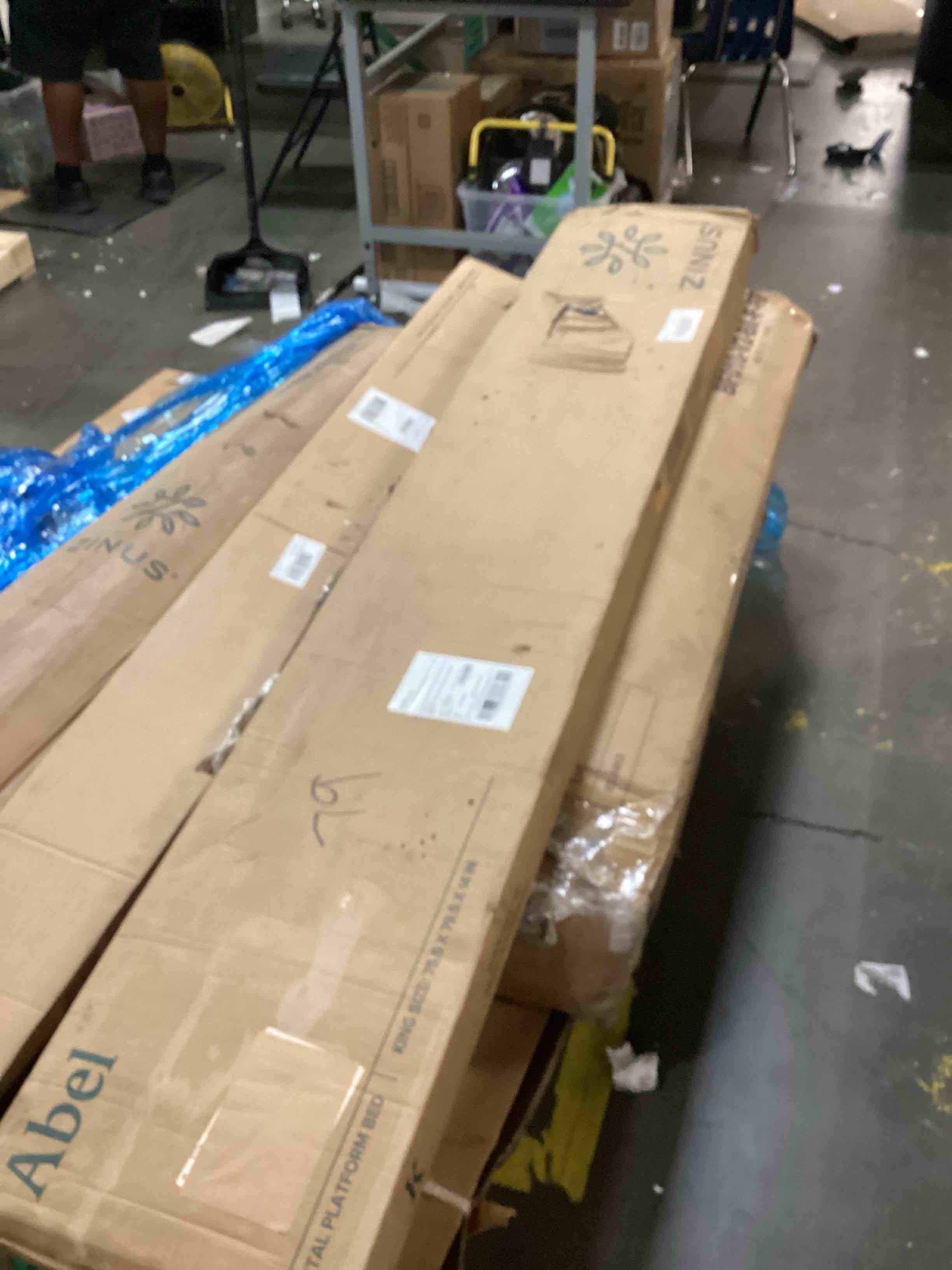 https://s3.amazonaws.com/lotting-images-prod/bidfta/BRN2539979_1754761173795.jpeg