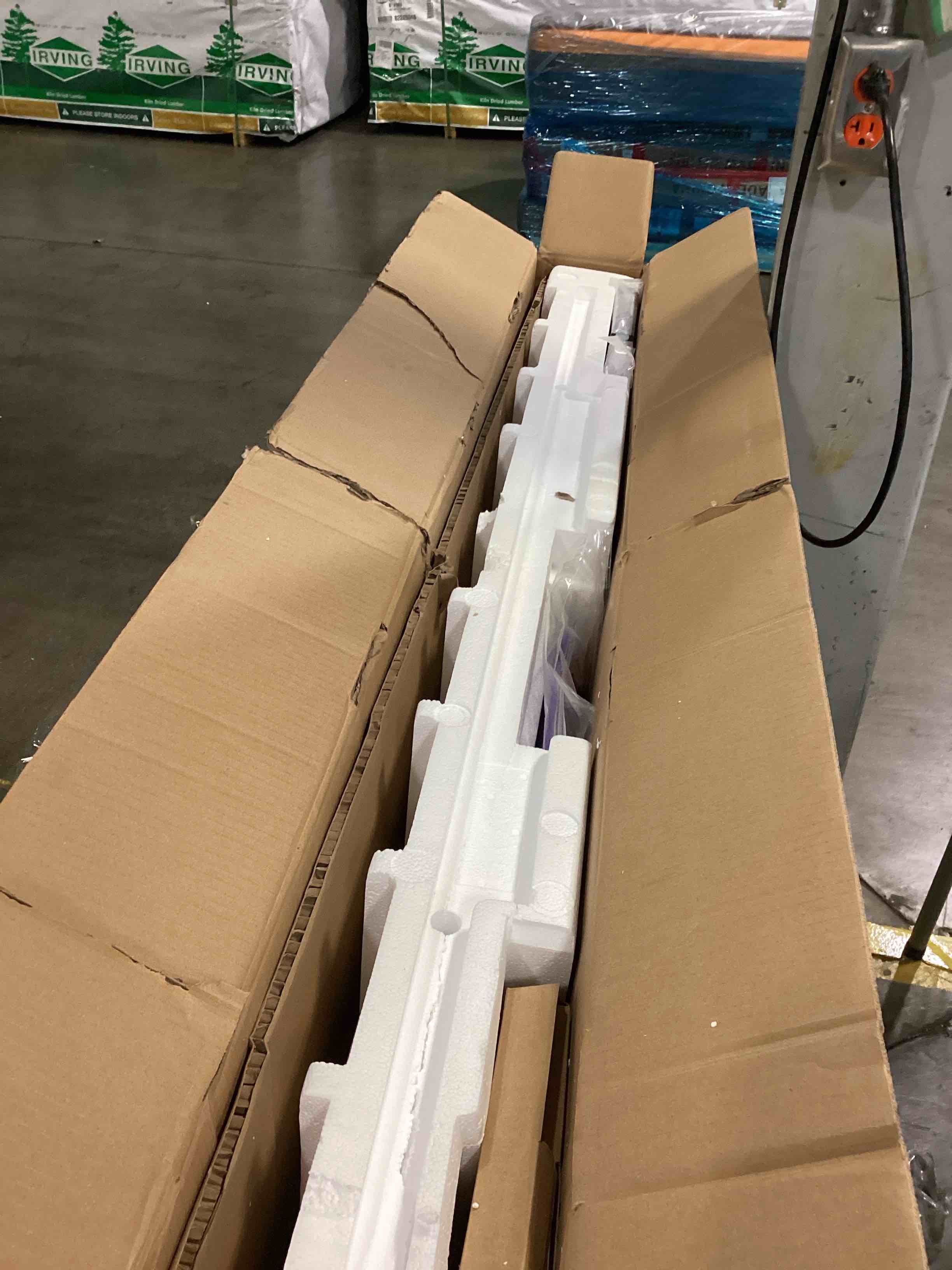 https://s3.amazonaws.com/lotting-images-prod/bidfta/BRN2540012_1754913404128.jpeg