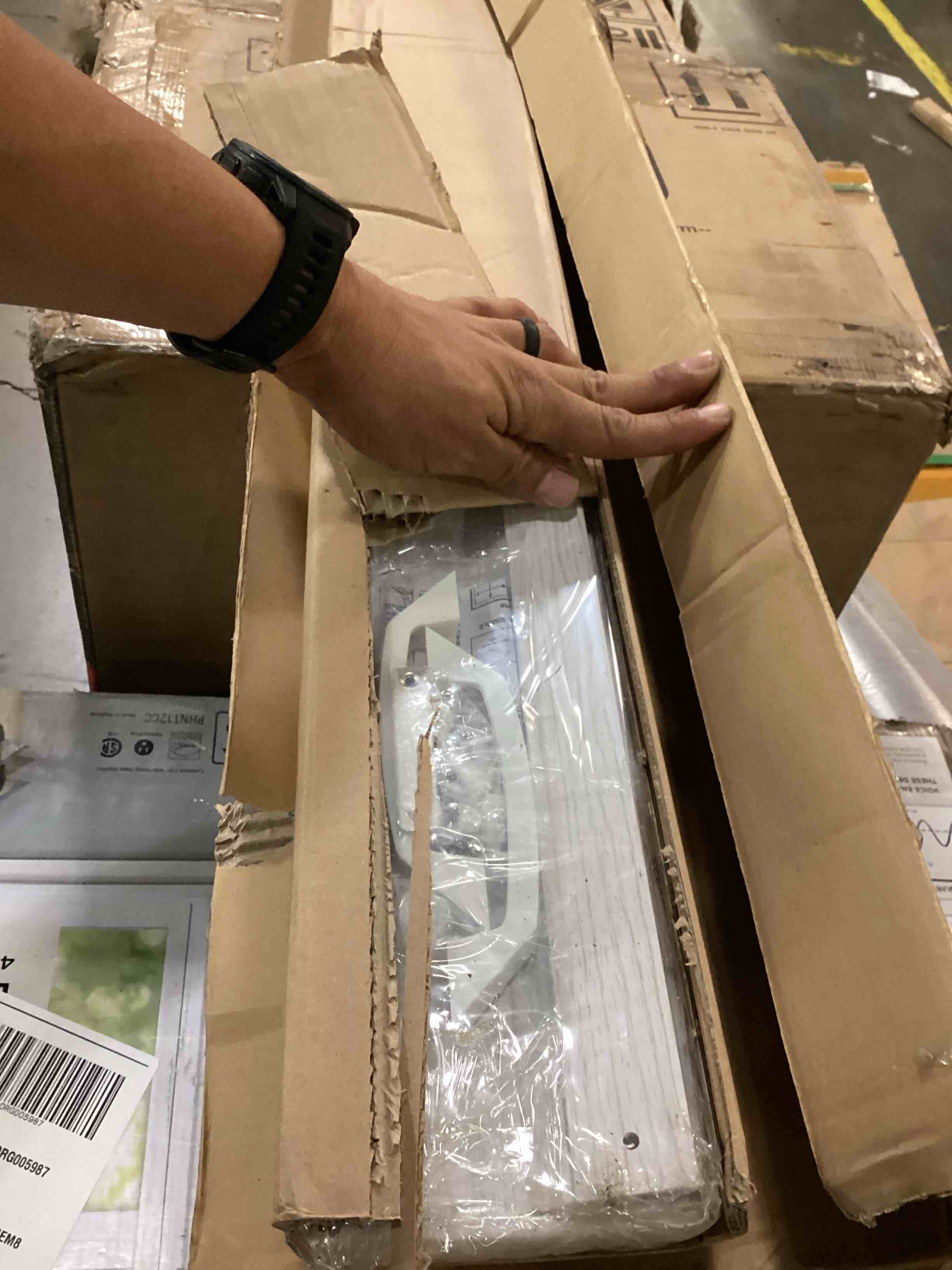 https://s3.amazonaws.com/lotting-images-prod/bidfta/BRN2540028_1754919206254.jpeg