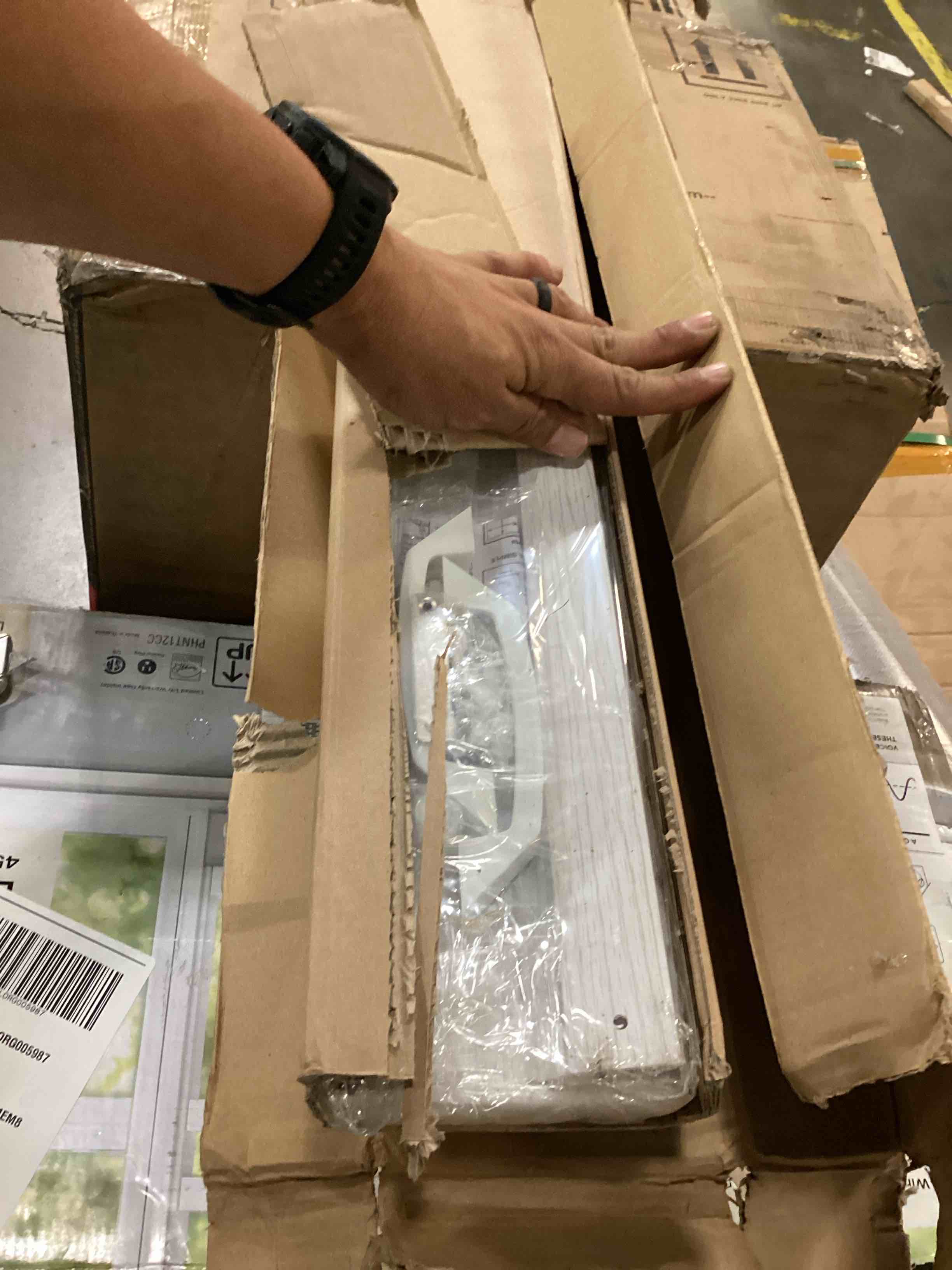 https://s3.amazonaws.com/lotting-images-prod/bidfta/BRN2540028_1754919207709.jpeg