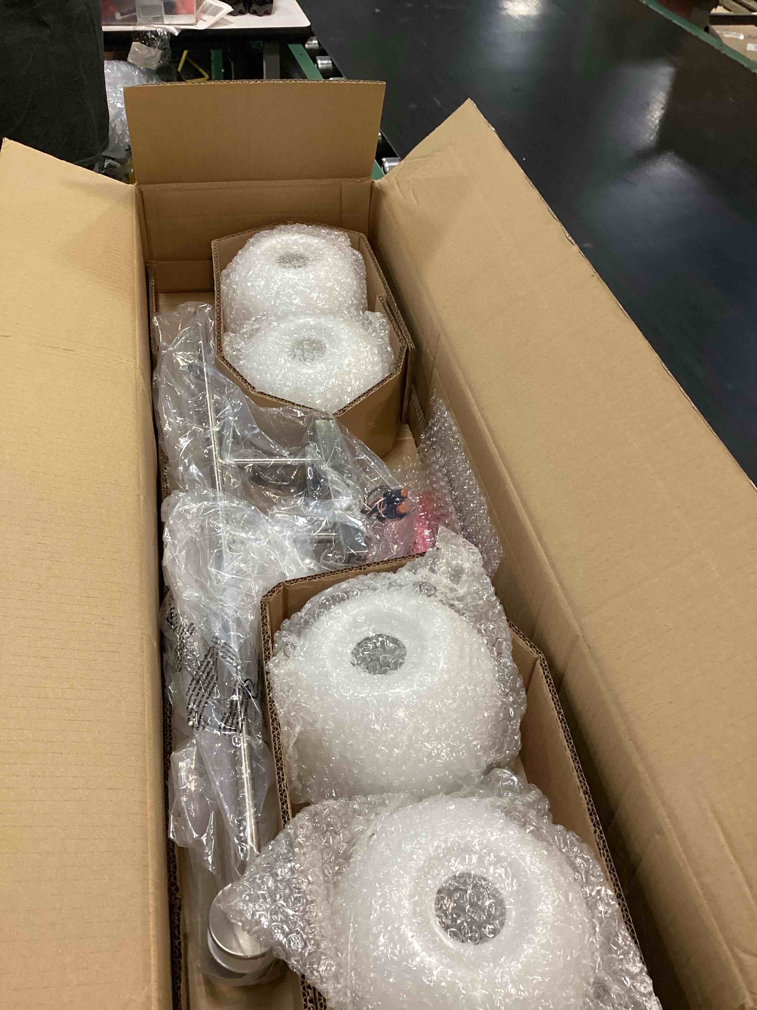 https://s3.amazonaws.com/lotting-images-prod/bidfta/BRN2540126_1755009521876.jpeg