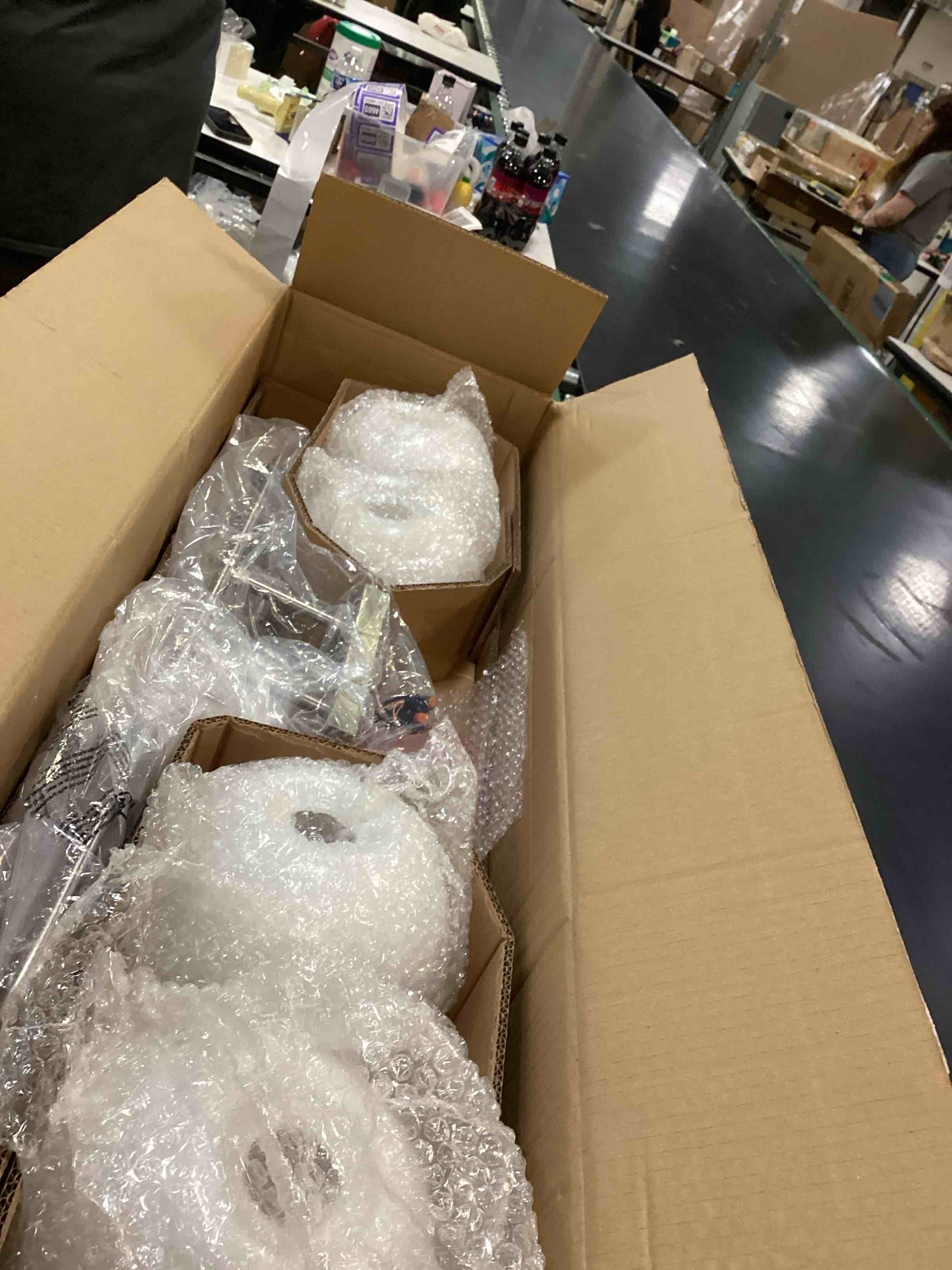 https://s3.amazonaws.com/lotting-images-prod/bidfta/BRN2540126_1755009541190.jpeg